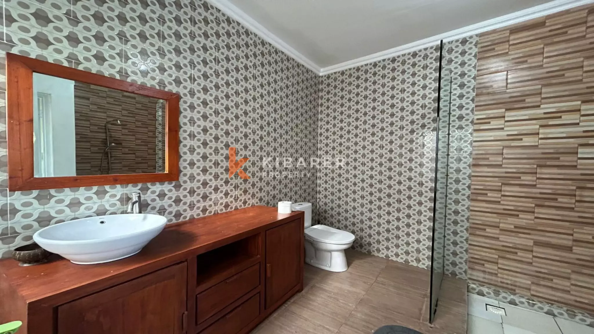 Homey Three Bedroom Enclosed Living Room Villa in Sanur — image 16