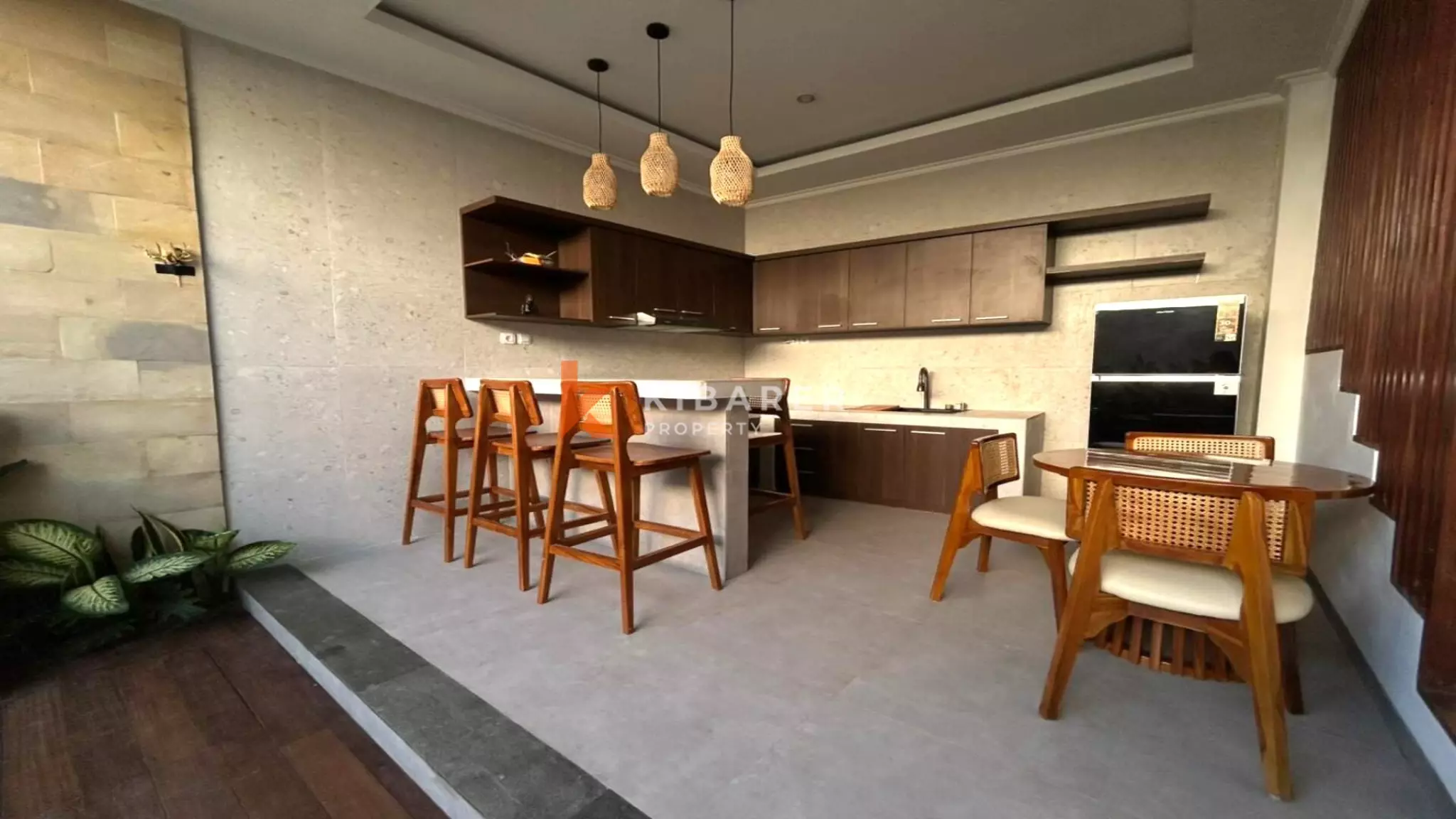 Modern Two-Bedroom Villa with Private Pool in Padonan — image 7