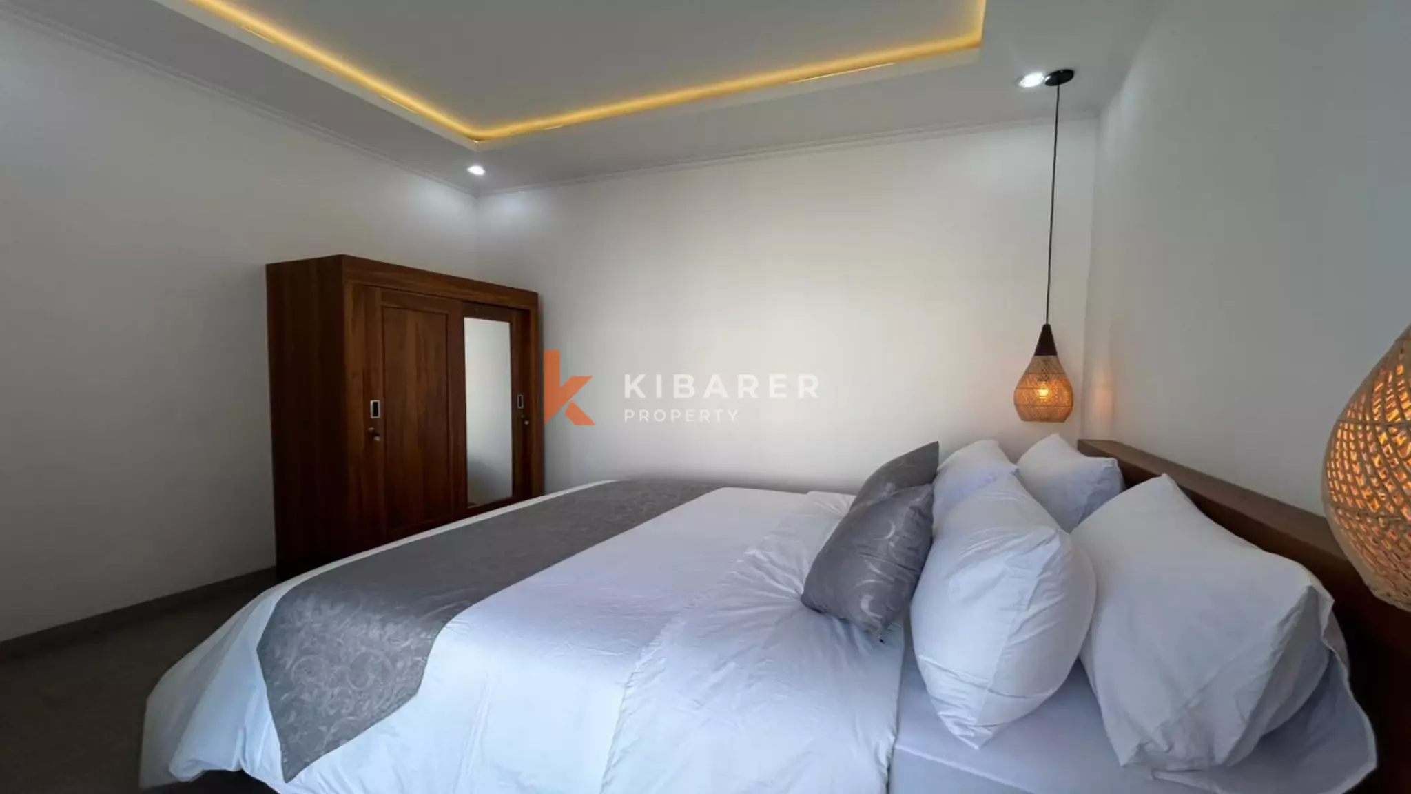 Modern Two-Bedroom Villa with Private Pool in Padonan — image 11