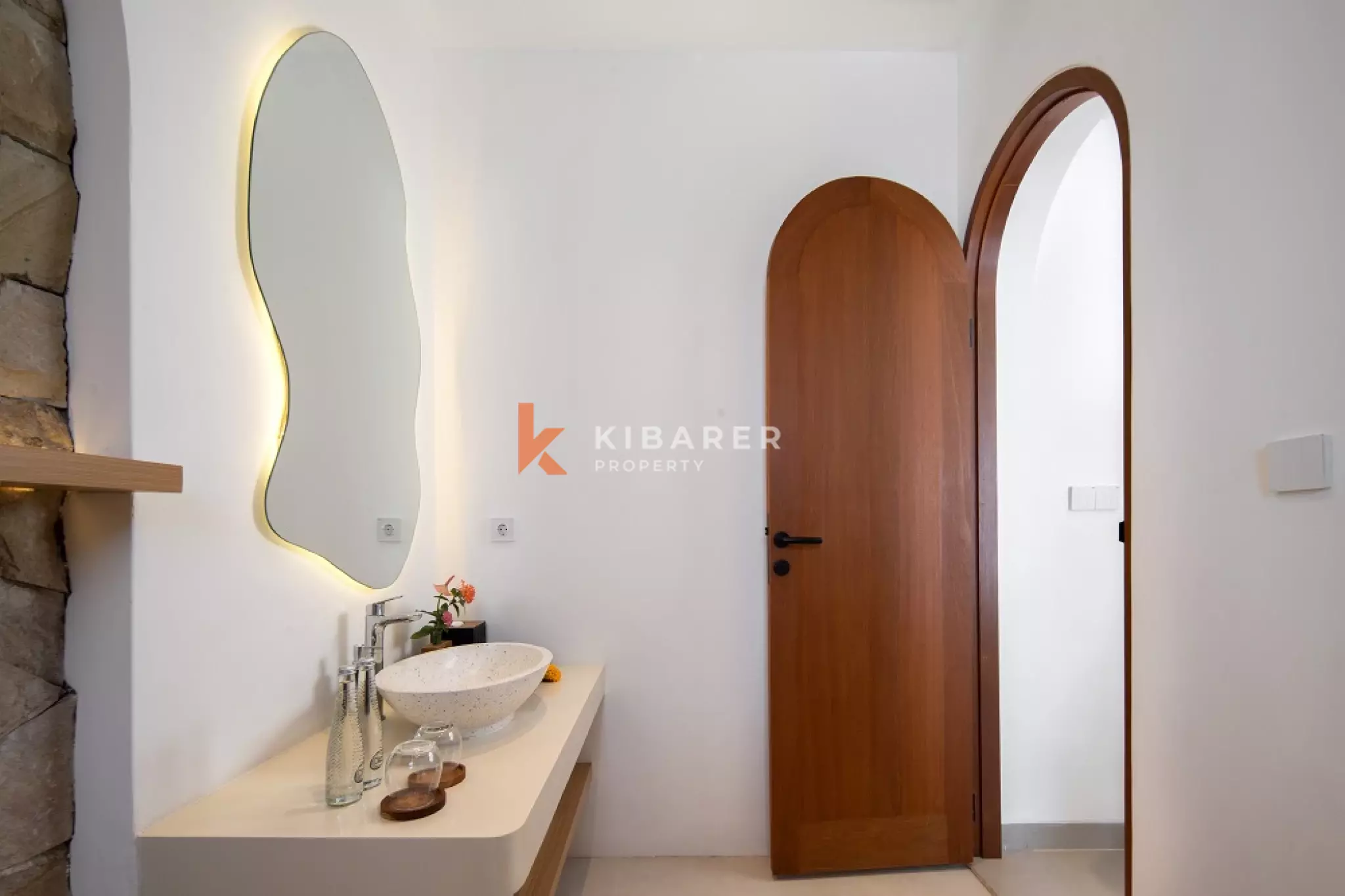 Chic Indoor Pool Two-Bedrooms Villa in Berawa — image 11
