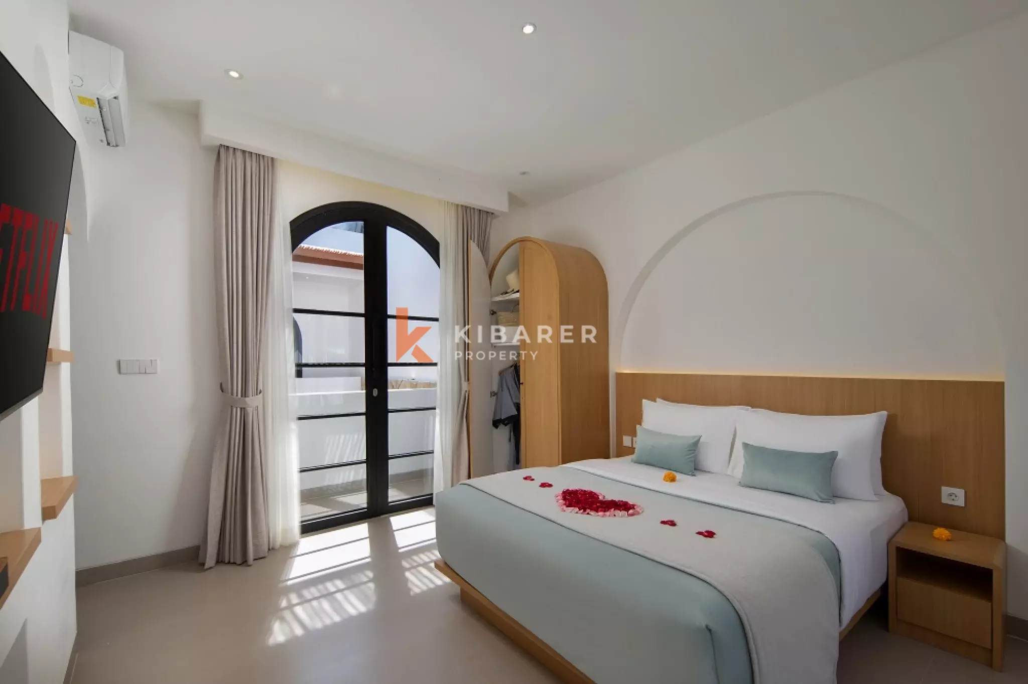 Chic Indoor Pool Two-Bedrooms Villa in Berawa — image 8