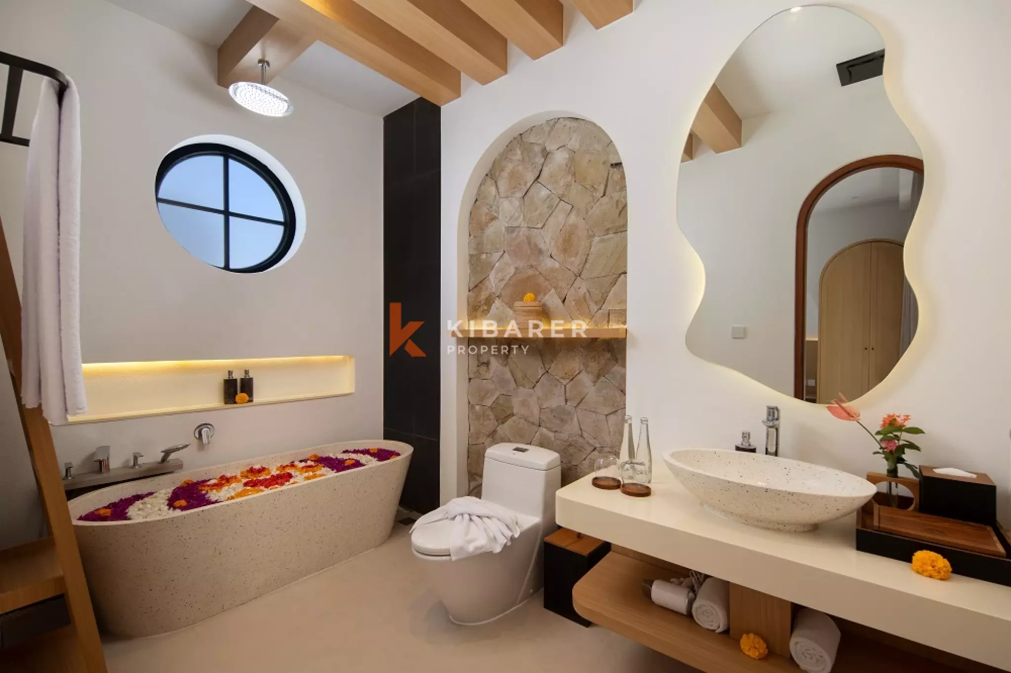 Chic Indoor Pool Two-Bedrooms Villa in Berawa — image 9