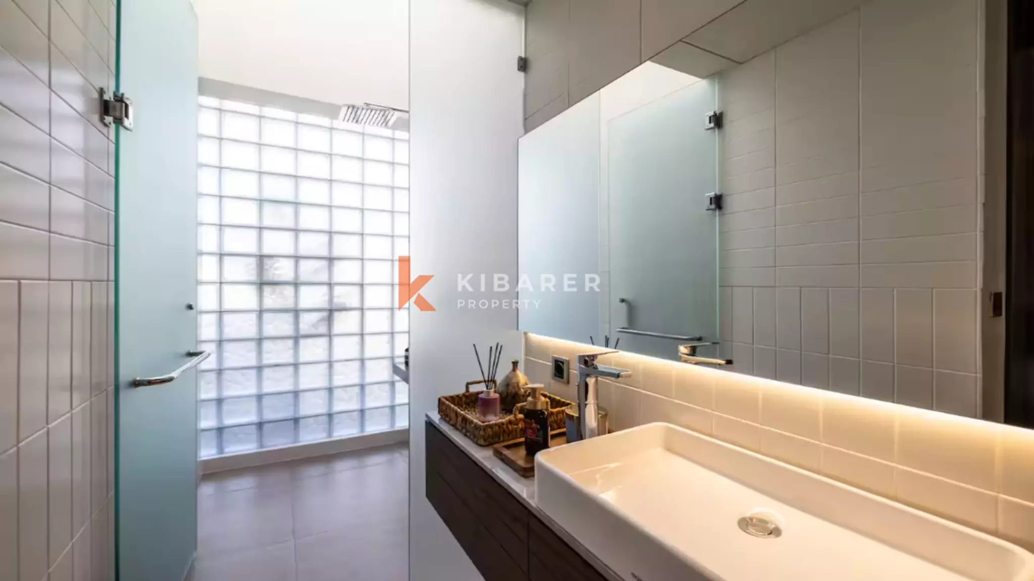 Elegant Three-Bedroom Japandi–Balinese Villa in Ungasan — image 11