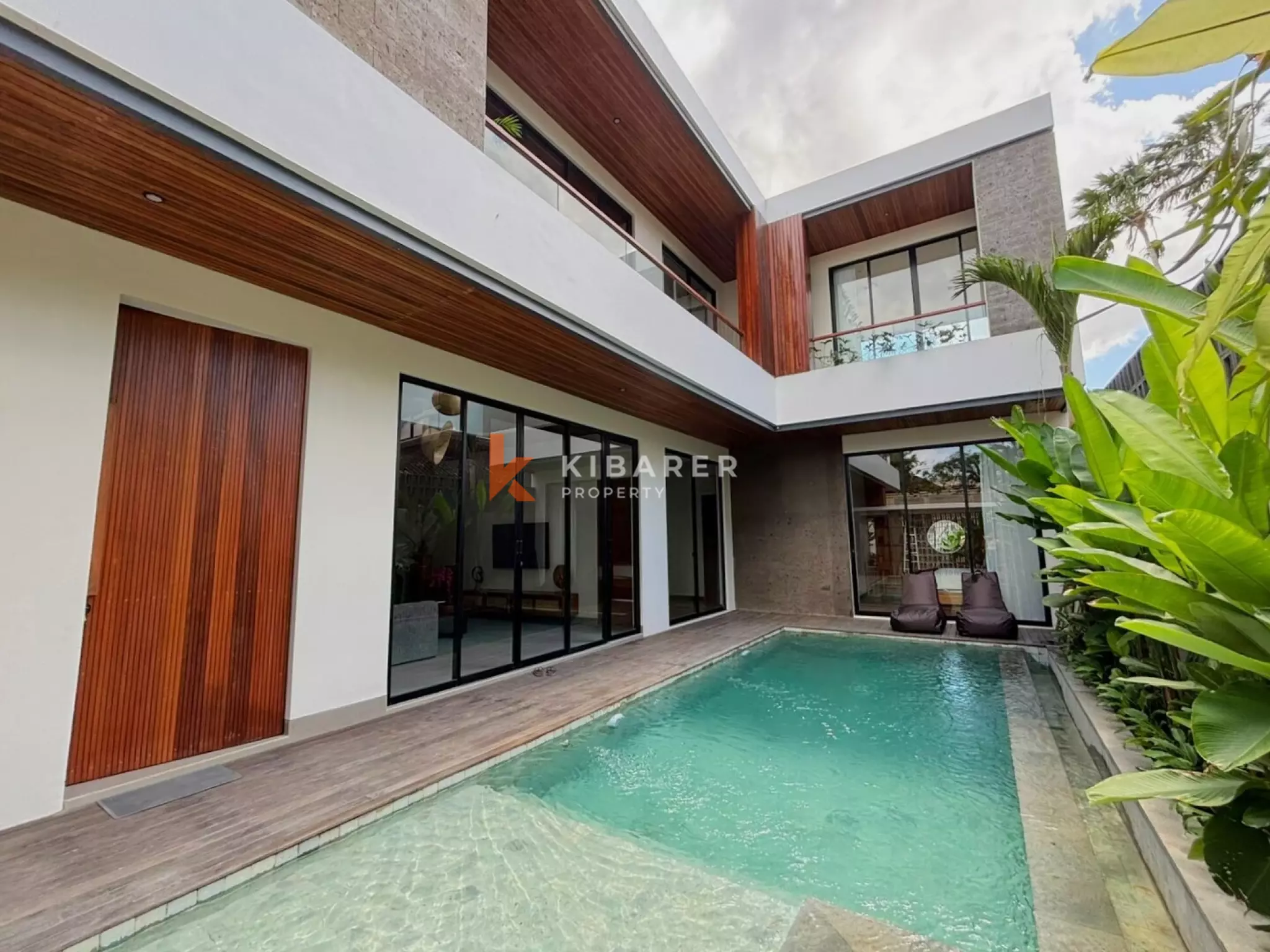 Five Bedroom Luxury Villa with High Ceilings & Spa-Inspired Bathrooms in Batu Bolong
