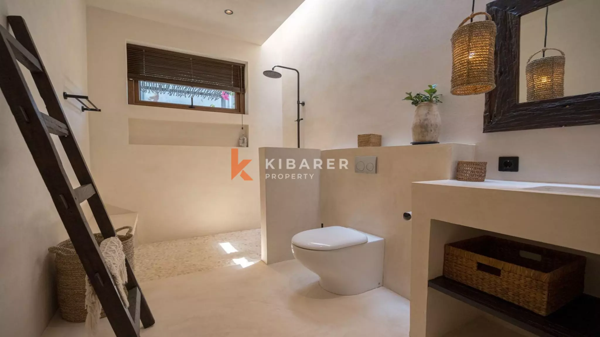 Bohemian-Chic Three Bedroom Villa with Rooftop Ocean and Sunset Views in Uluwatu — image 18