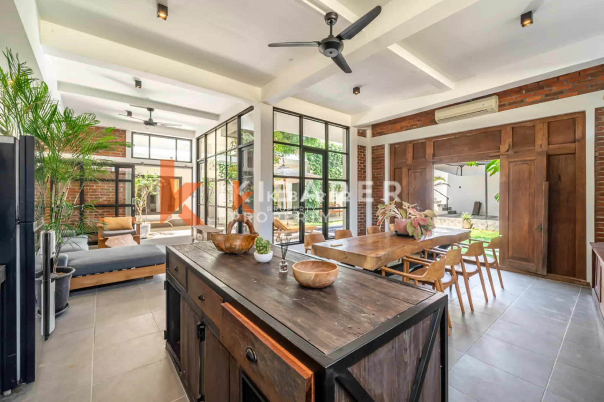 Exclusive Modern Villa with Five Bedrooms in Umalas — image 7