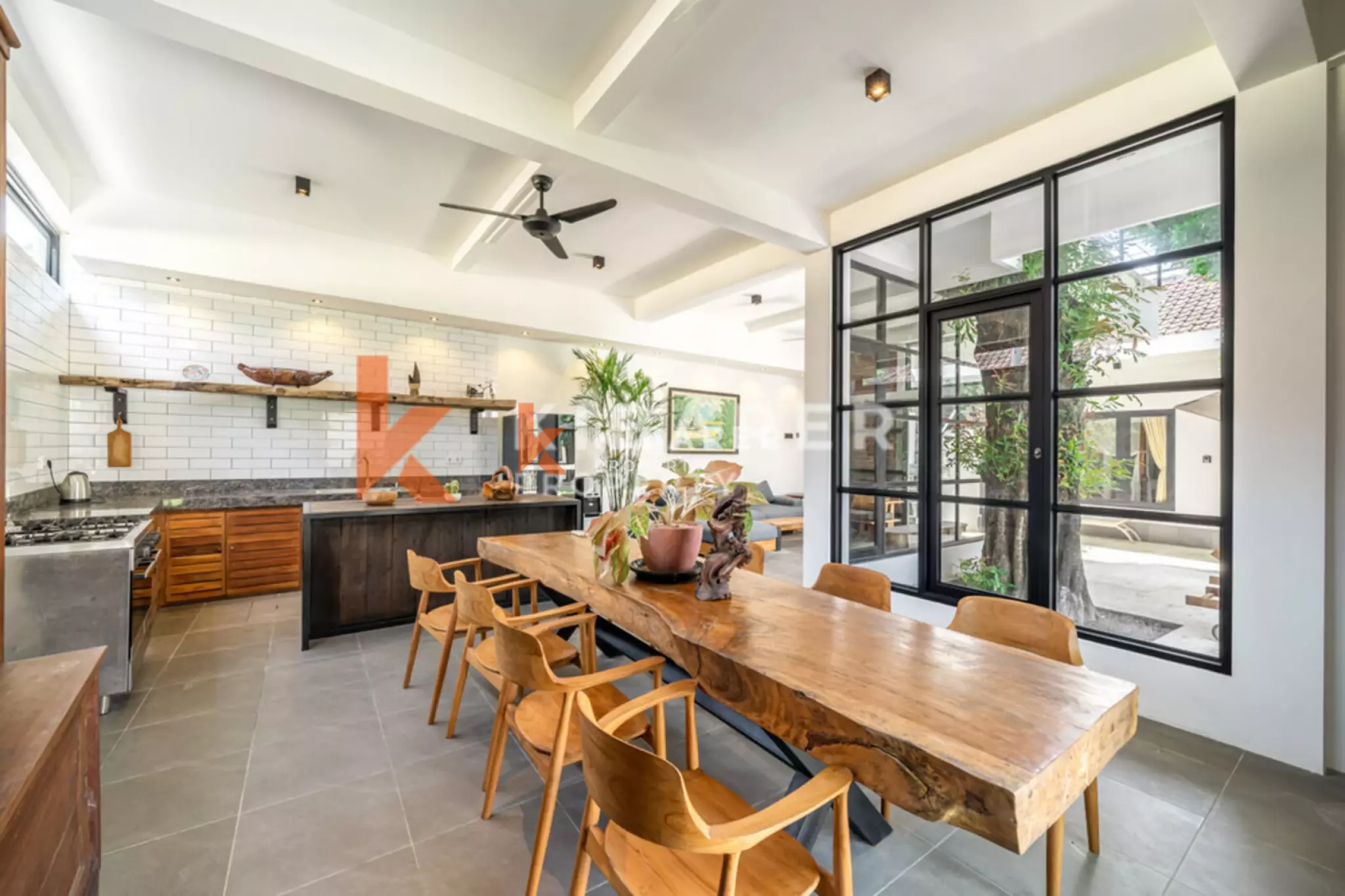 Exclusive Modern Villa with Five Bedrooms in Umalas — image 4