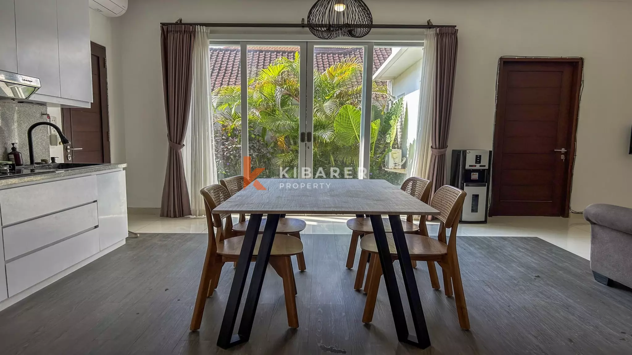 Comfortable Three-Bedroom Villa with Enclosed Living in Berawa — image 4