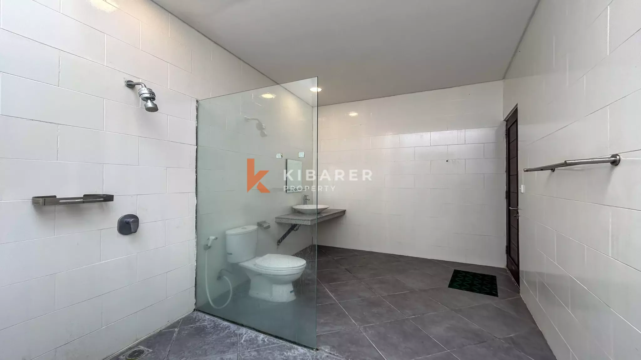 Comfortable Three-Bedroom Villa with Enclosed Living in Berawa — image 14