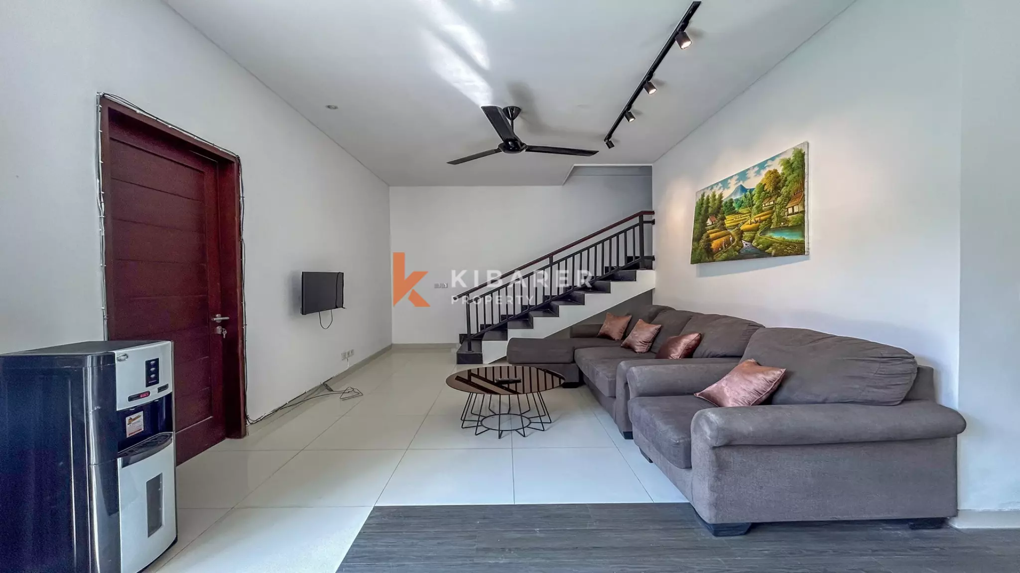 Comfortable Three-Bedroom Villa with Enclosed Living in Berawa — image 8