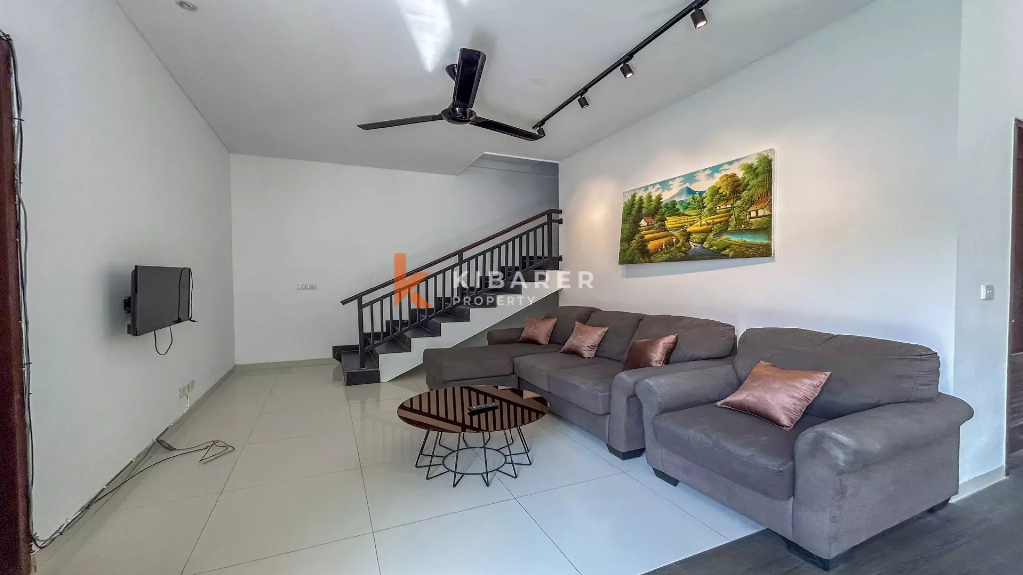 Comfortable Three-Bedroom Villa with Enclosed Living in Berawa — image 6