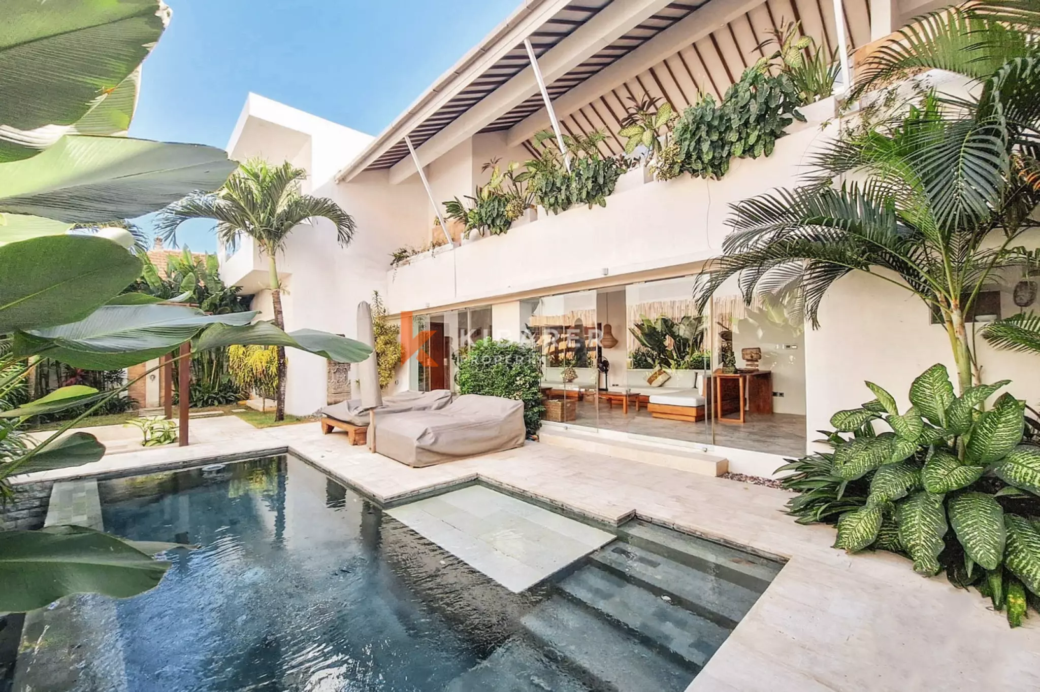 Luxe Three Bedroom Enclosed Living Room Villa Set in Pererenan — image 3