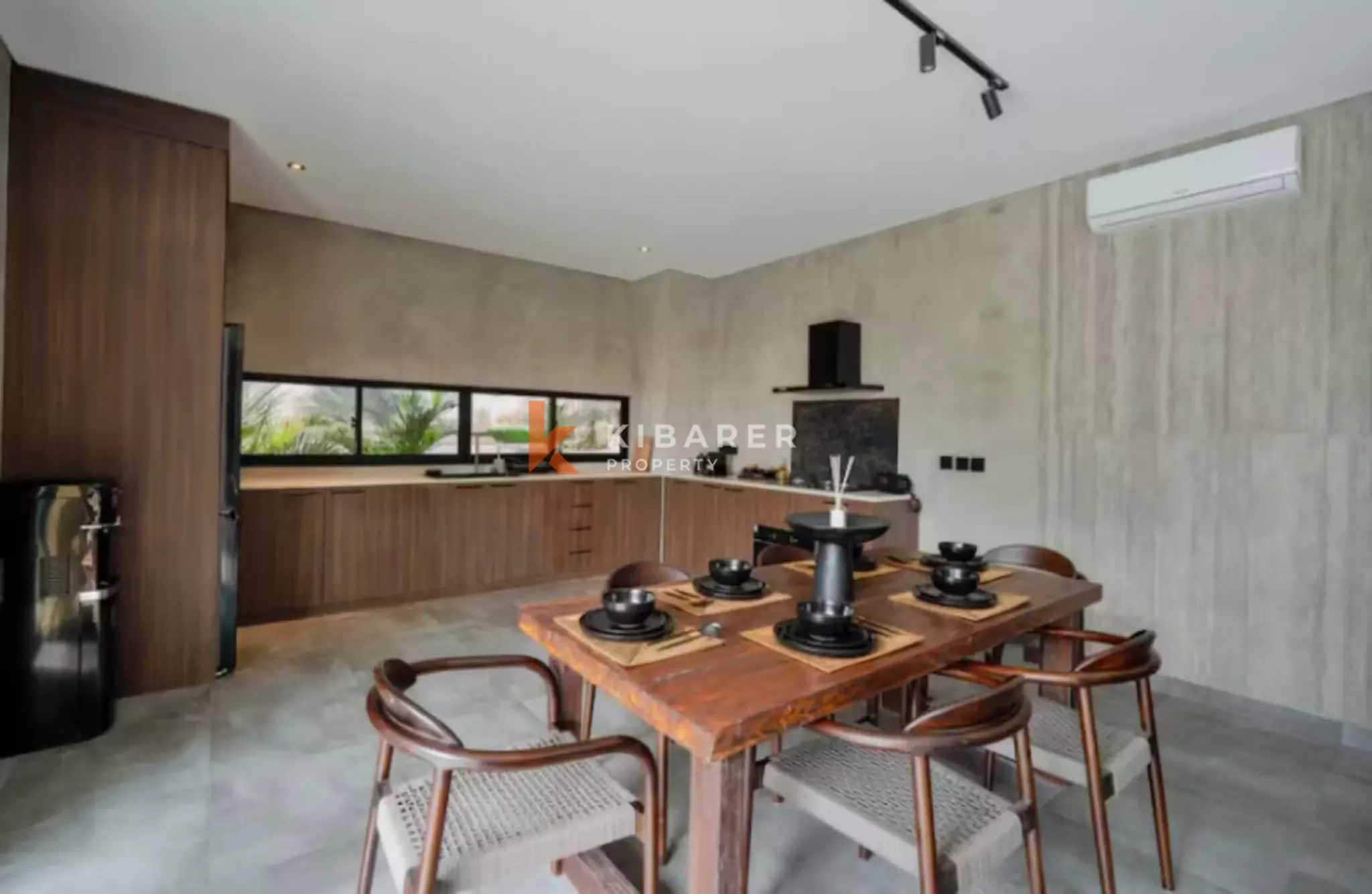 Statement Three Bedroom Villa with Private Pool in Umalas Area — image 2