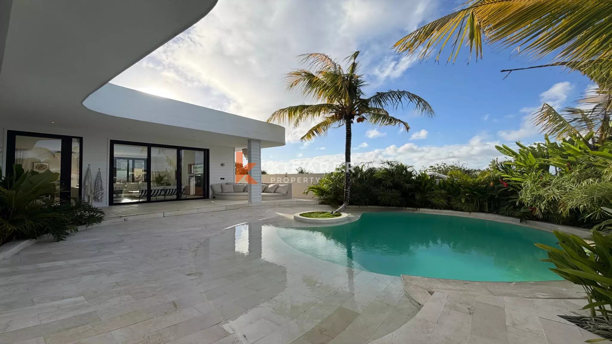 Luxury Beach Concept Two-Bedrooms Enclosed Living Villa in Uluwatu — image 2