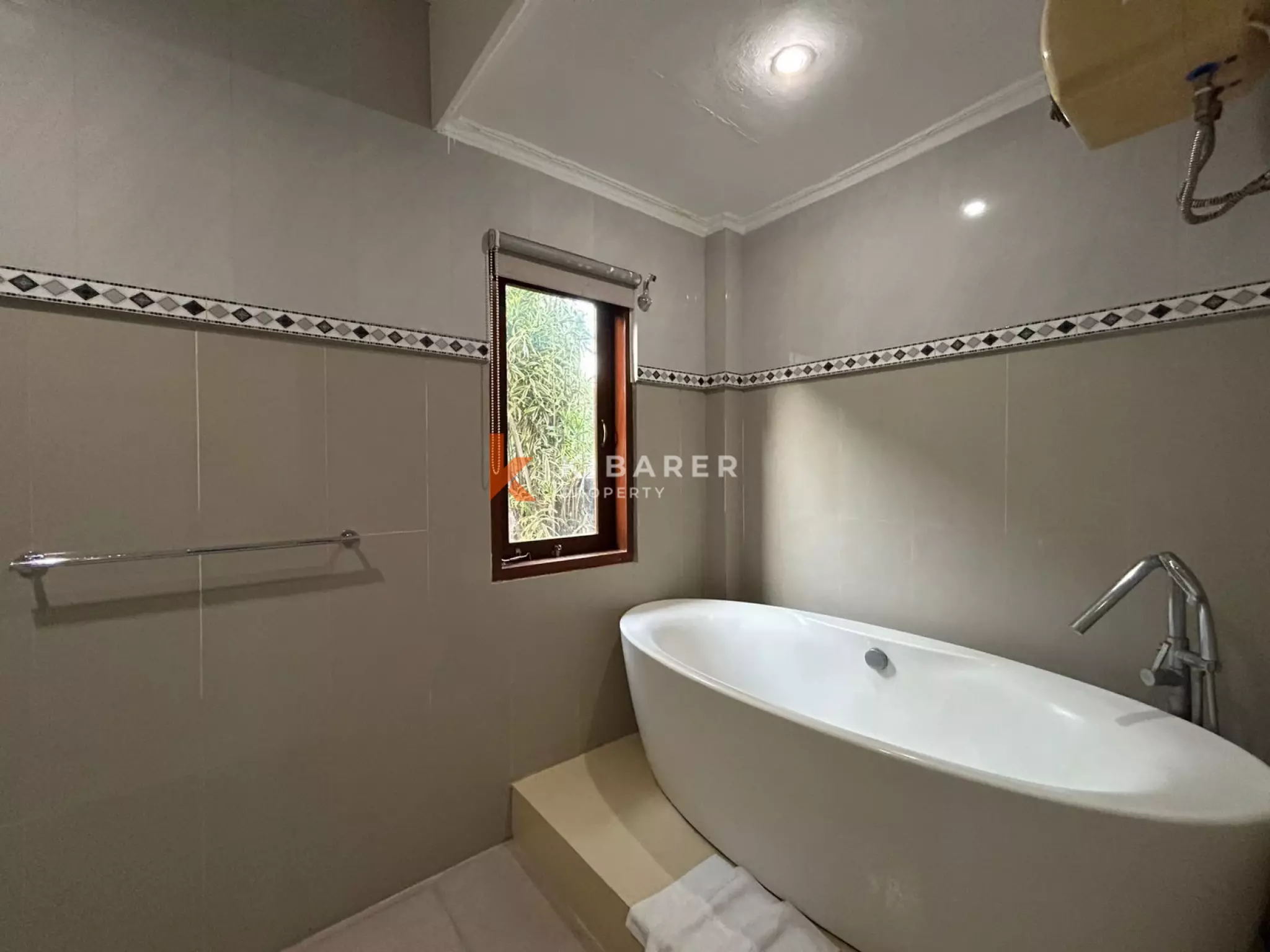 Comfortable Three-Bedroom Villa with Enclosed Living and Private Pool in Canggu — image 15