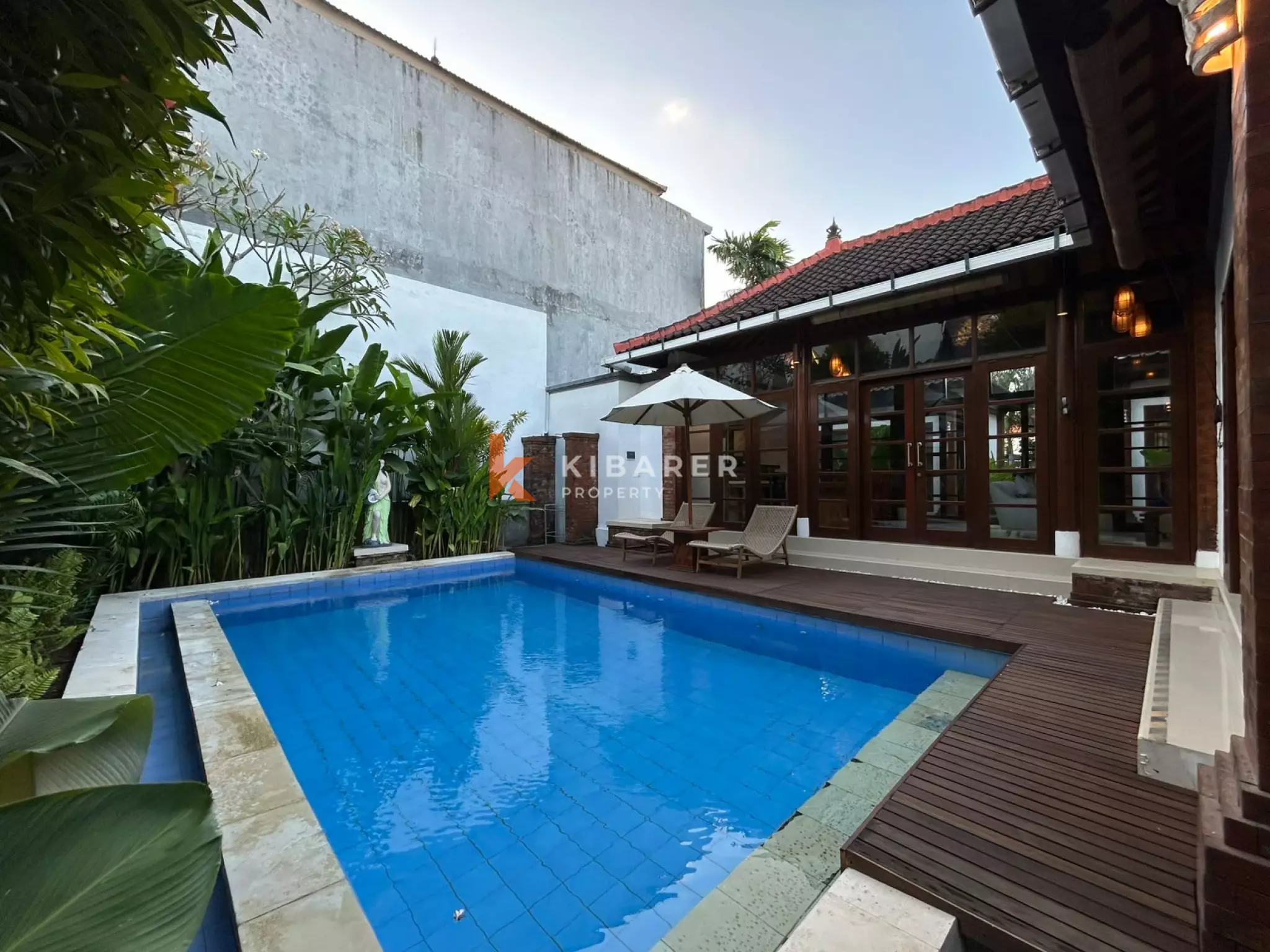 Comfortable Three-Bedroom Villa with Enclosed Living and Private Pool in Canggu — image 2