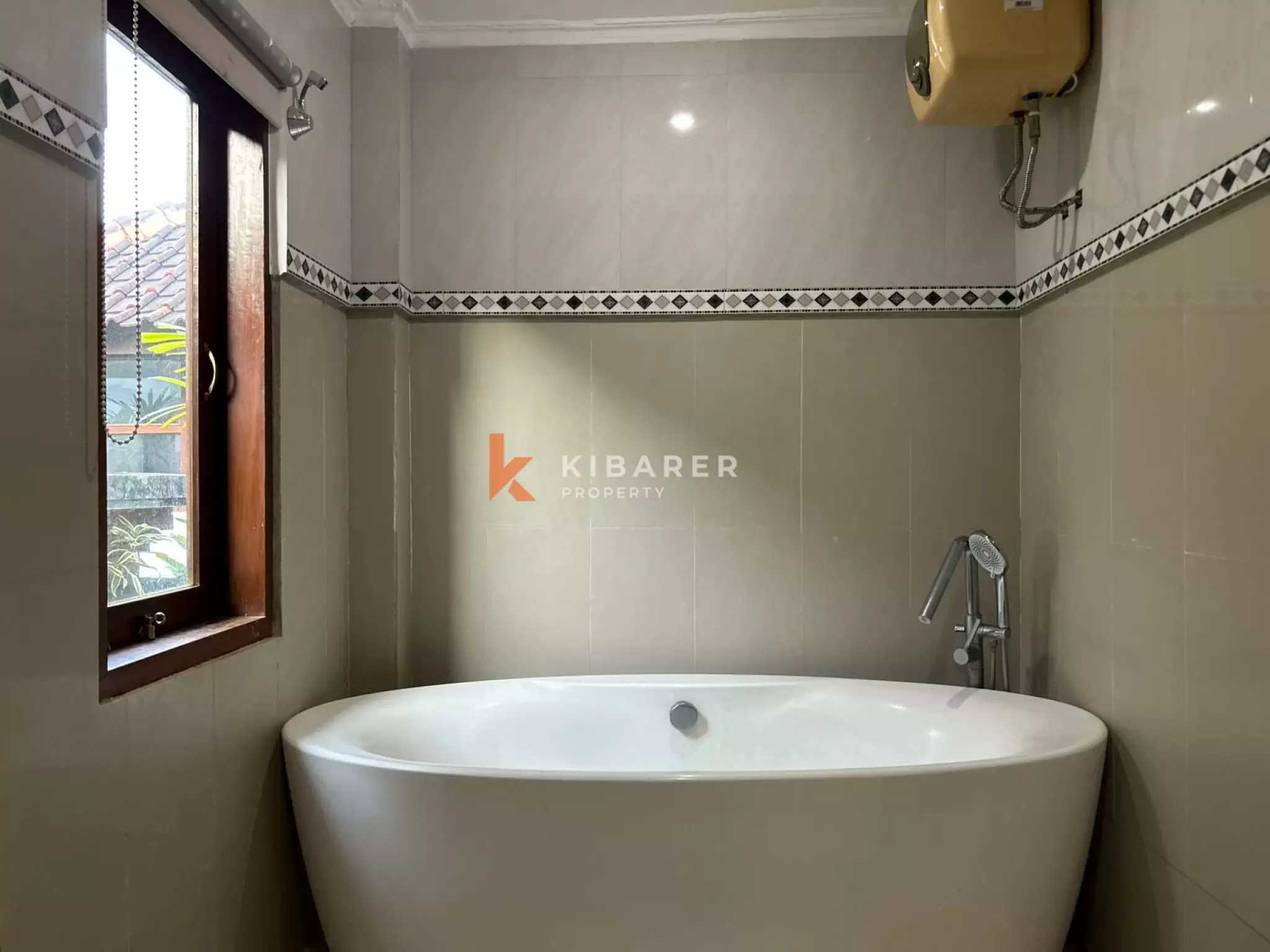 Comfortable Three-Bedroom Villa with Enclosed Living and Private Pool in Canggu — image 17