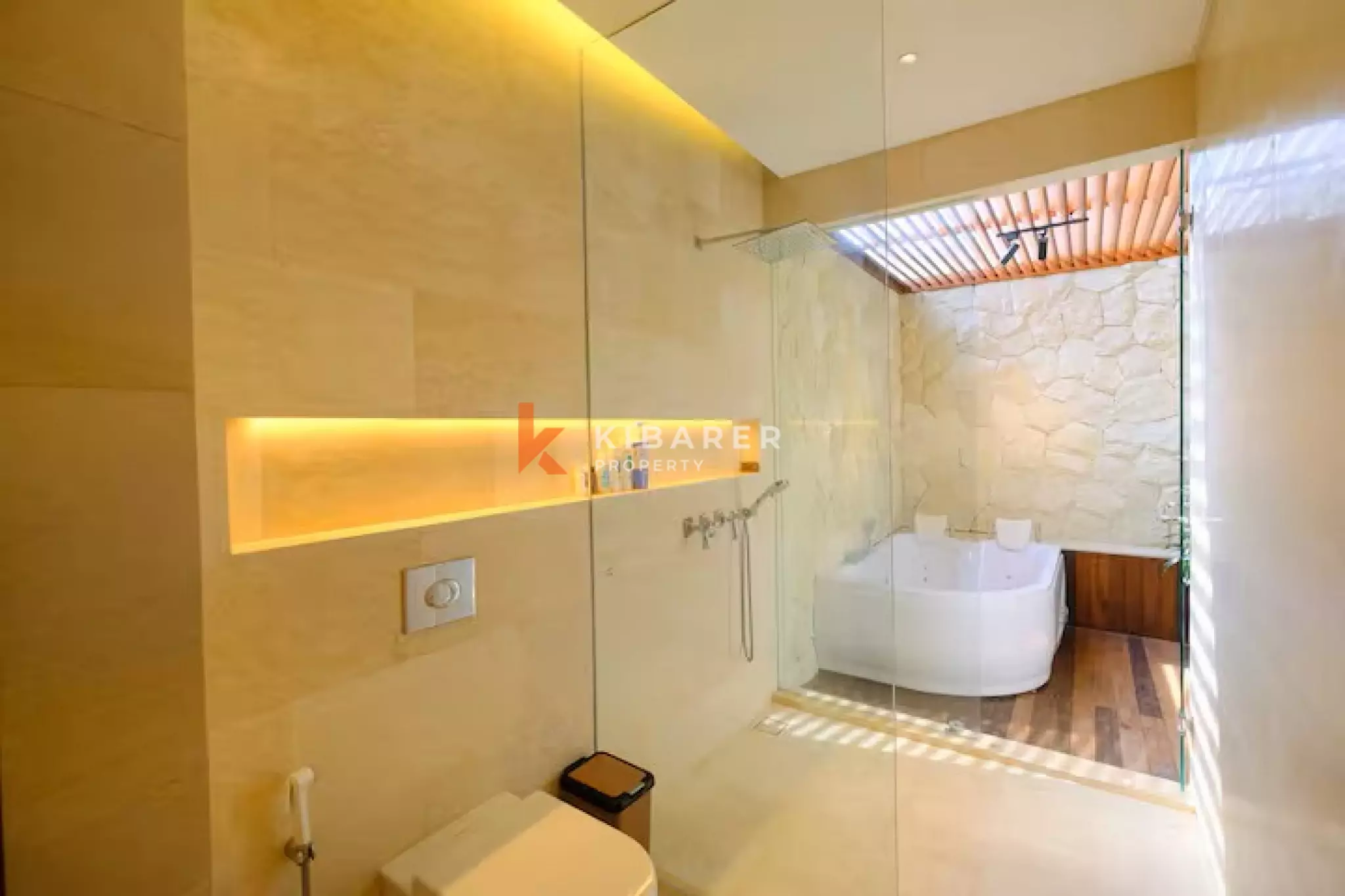 Bright Contemporary Four-Bedrooms Villa in the Heart of Umalas — image 14