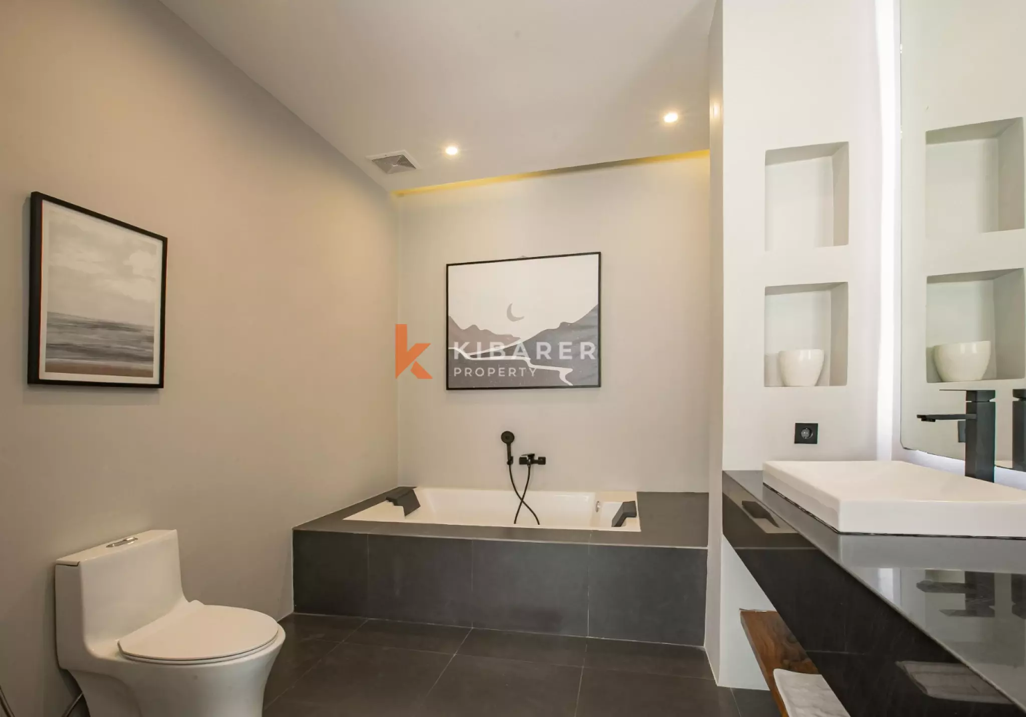 4BR Villa for Rent in Canggu, Bali — image 12