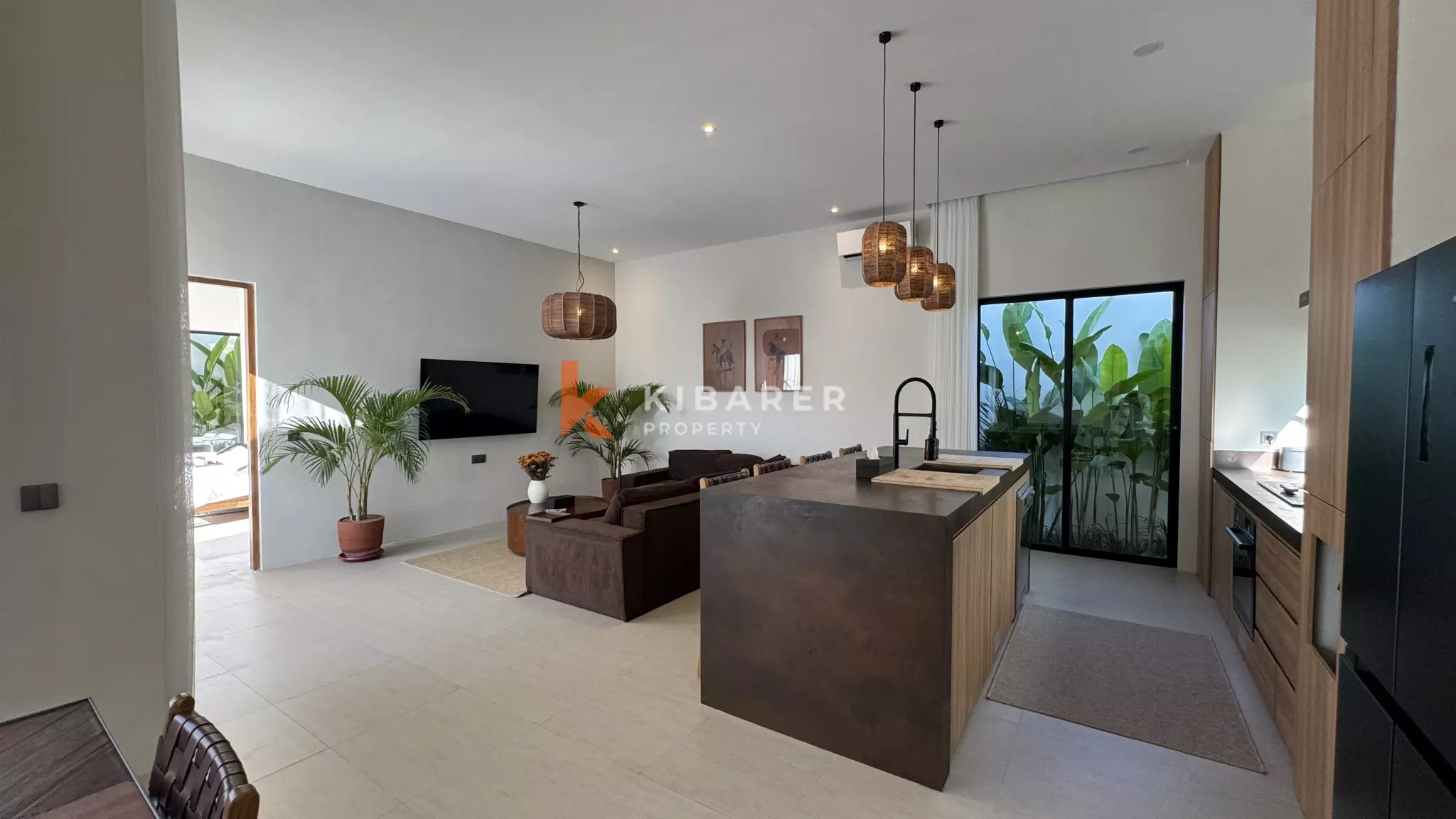 Bright Two-Bedroom Modern Pool Villa in Ungasan — image 2