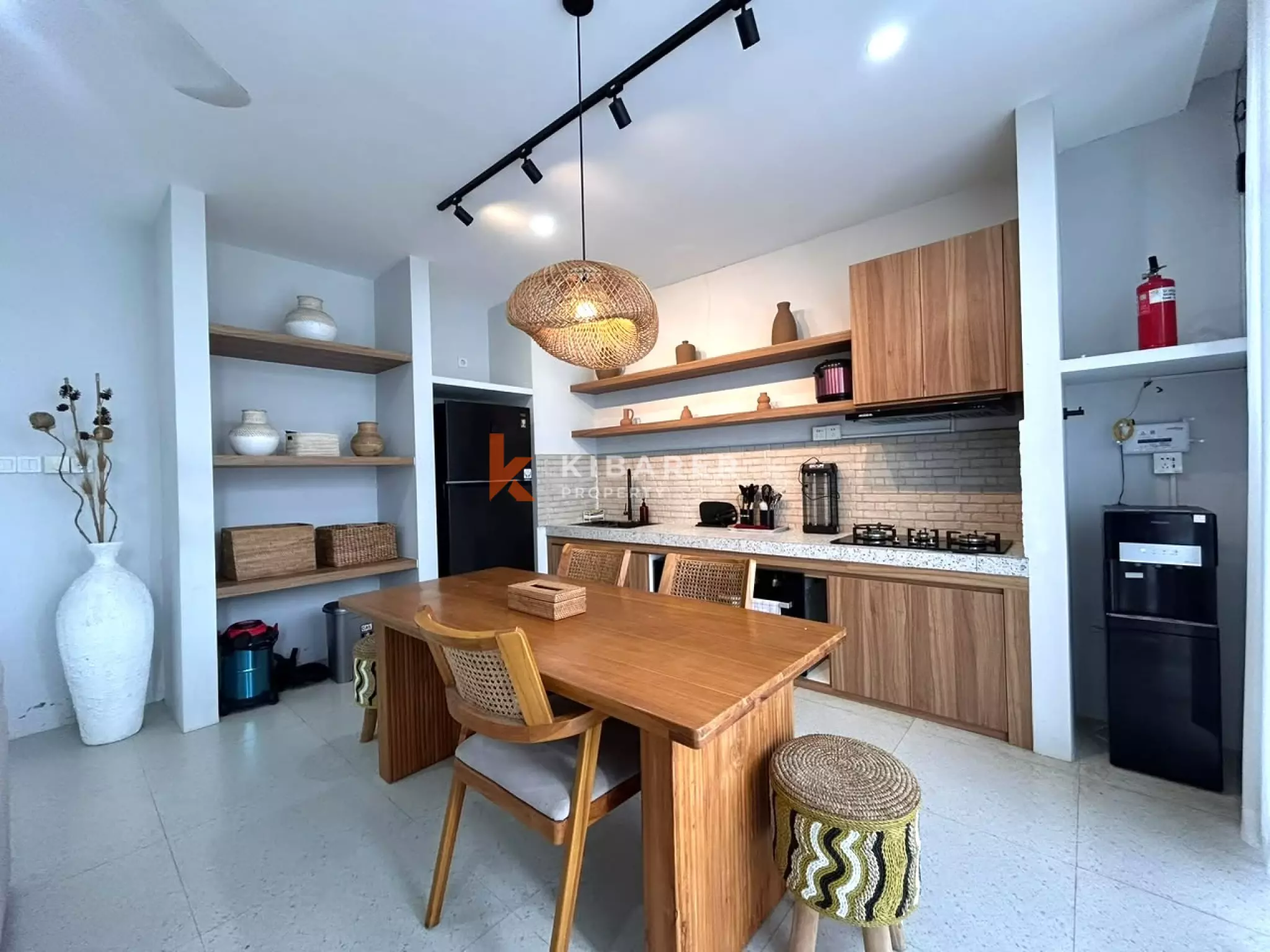 Contemporary Three-Bedroom Villa with Private Pool in Tumbak Bayuh — image 7