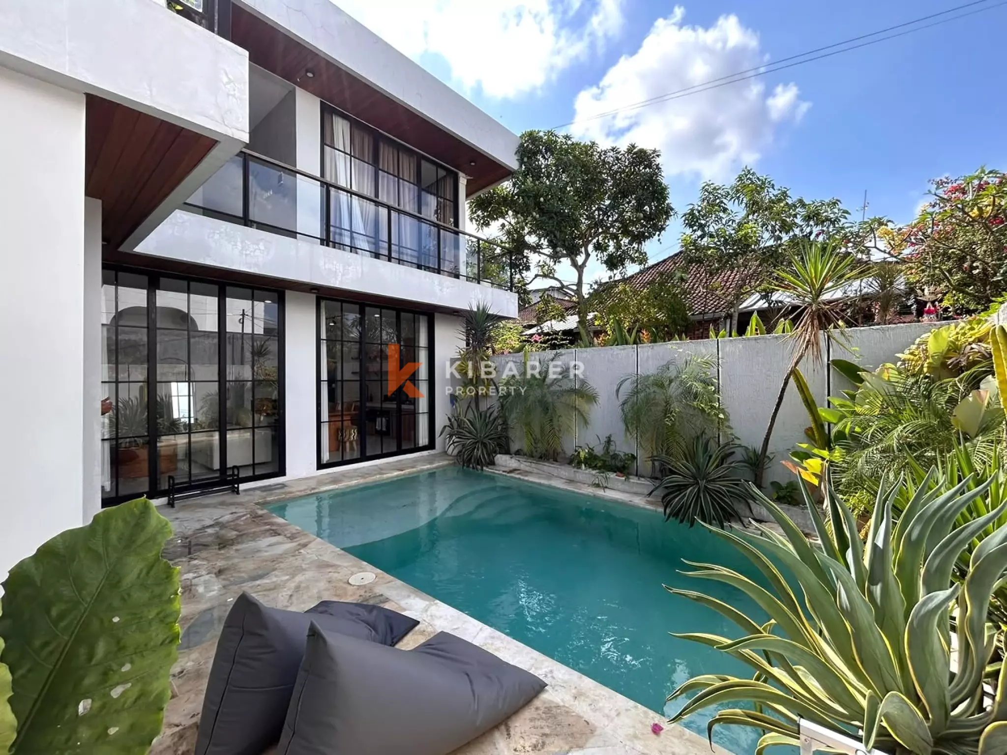 Contemporary Three-Bedroom Villa with Private Pool in Tumbak Bayuh — image 1
