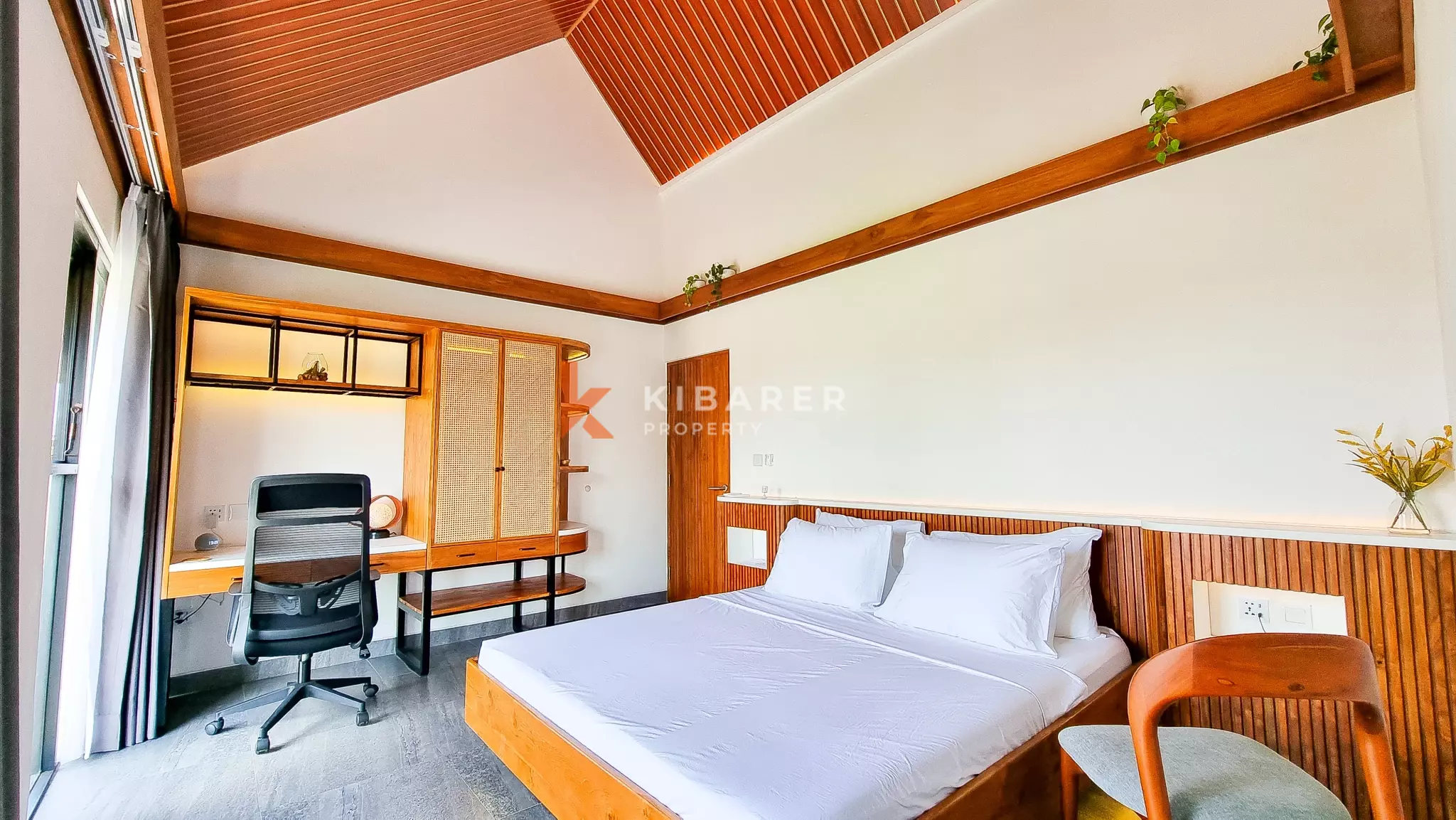 Contemporary Three-Bedroom Villa with Dedicated Remote Workspace in Umalas — image 11