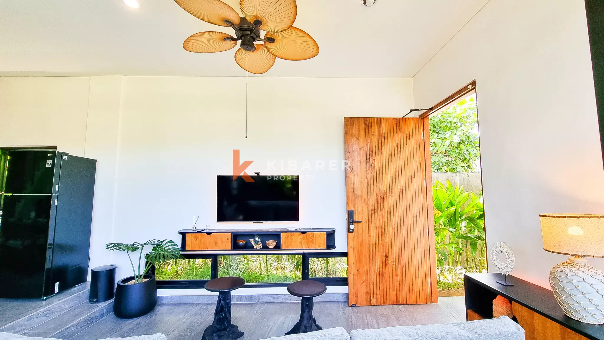 Contemporary Three-Bedroom Villa with Dedicated Remote Workspace in Umalas — image 7
