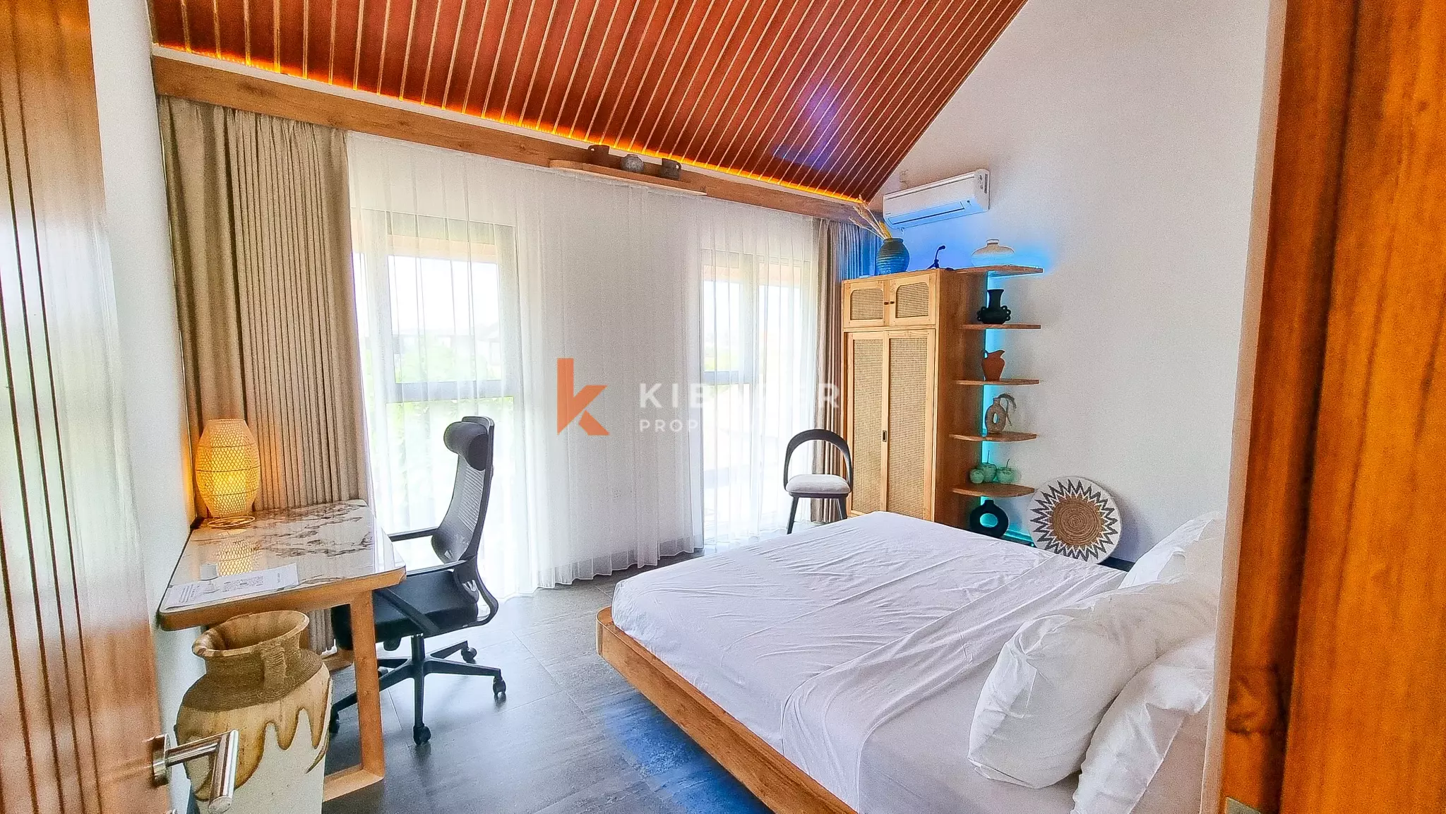Contemporary Three-Bedroom Villa with Dedicated Remote Workspace in Umalas — image 16