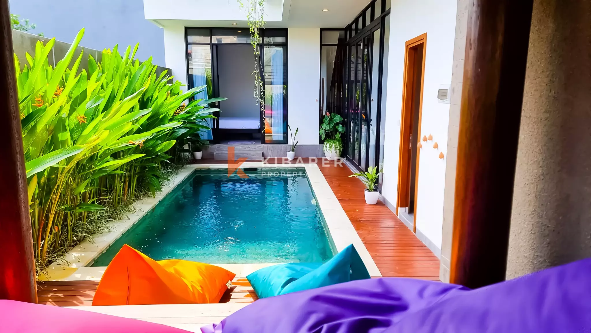 Contemporary Three-Bedroom Villa with Dedicated Remote Workspace in Umalas — image 3