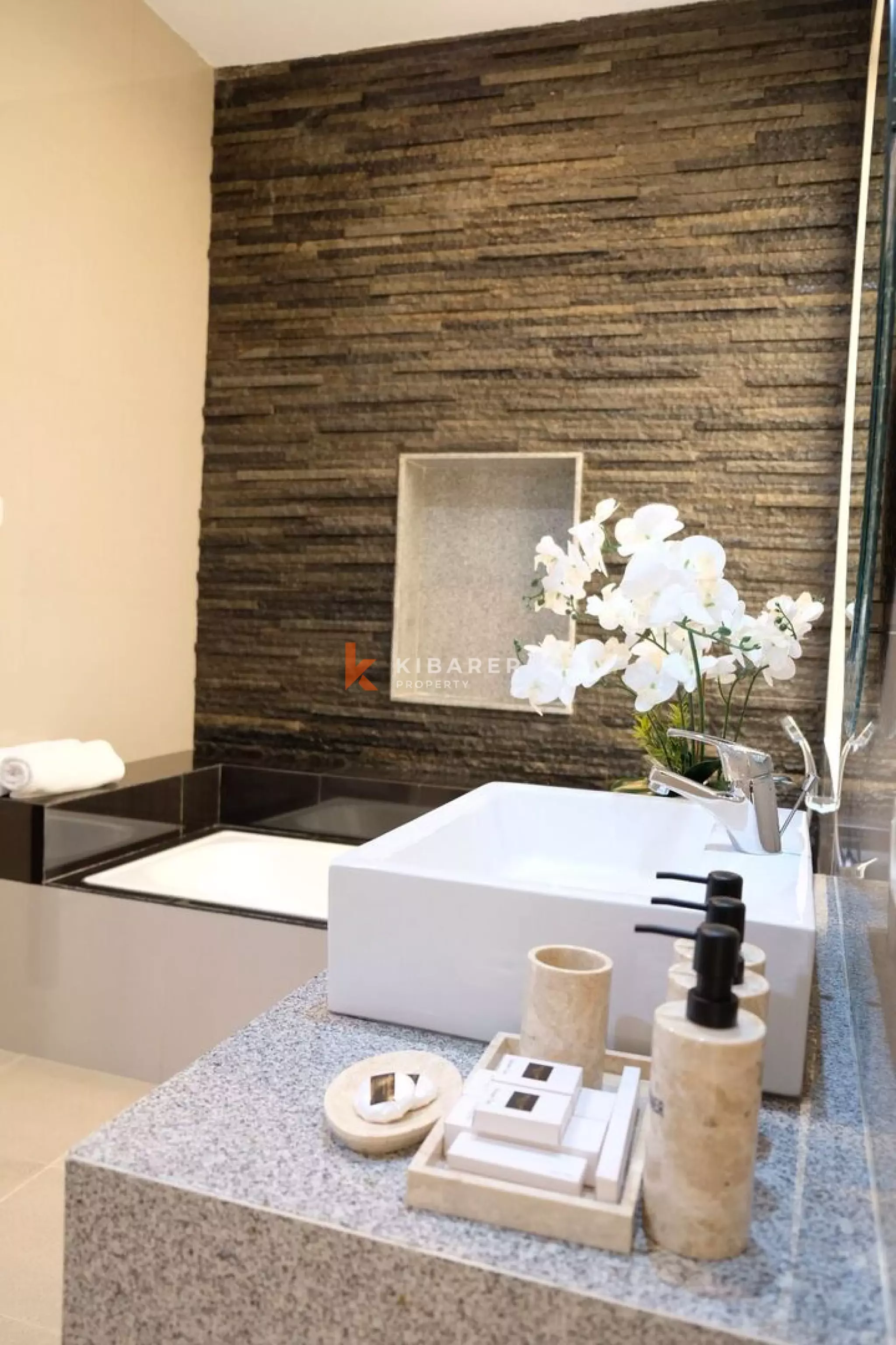 Beautiful Four Bedroom Villa with Open Living in Nusa Dua — image 10