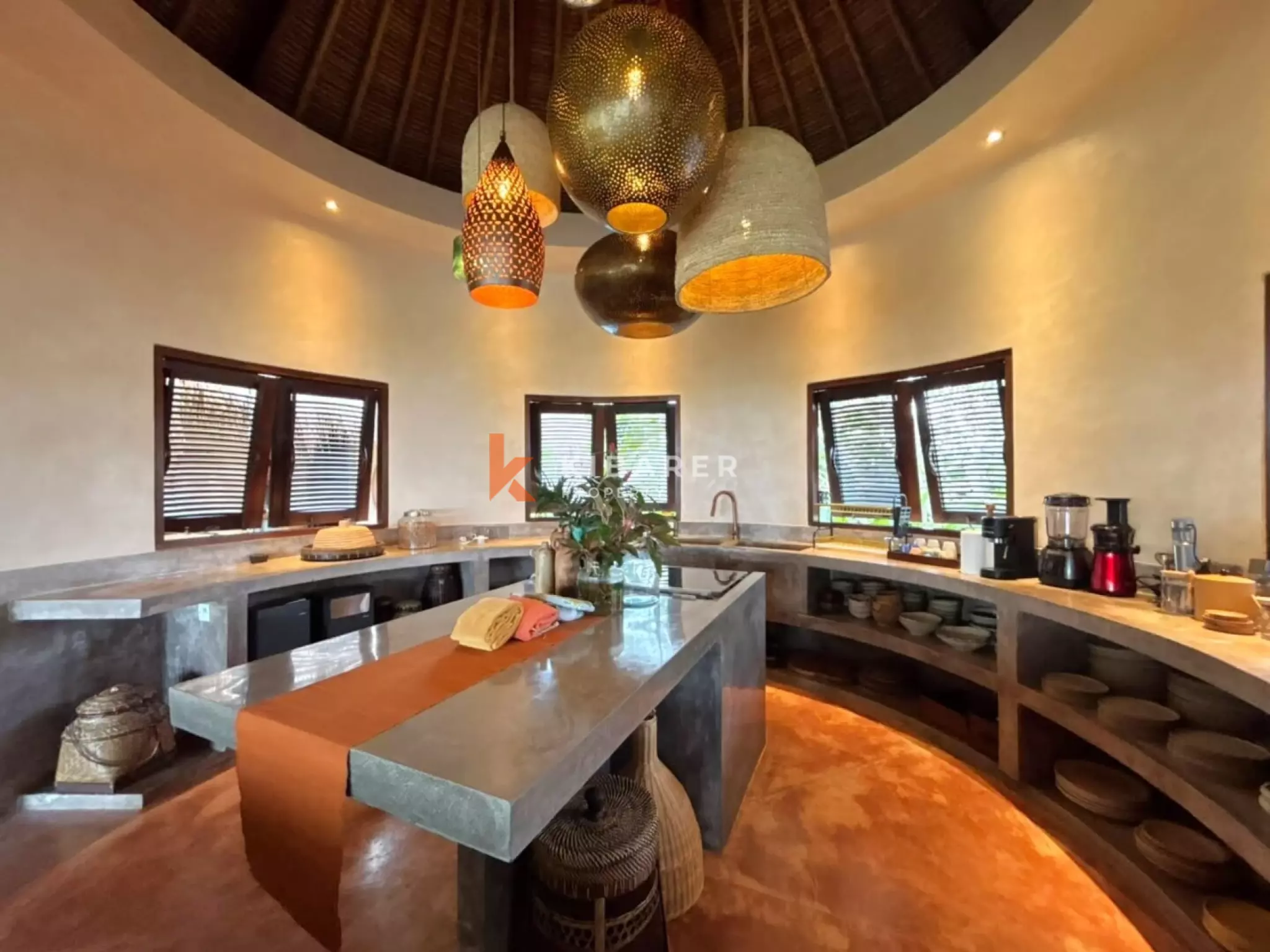 Architectural Tropical Estate – Five Bedroom Villa with Expansive Garden in Seseh — image 12
