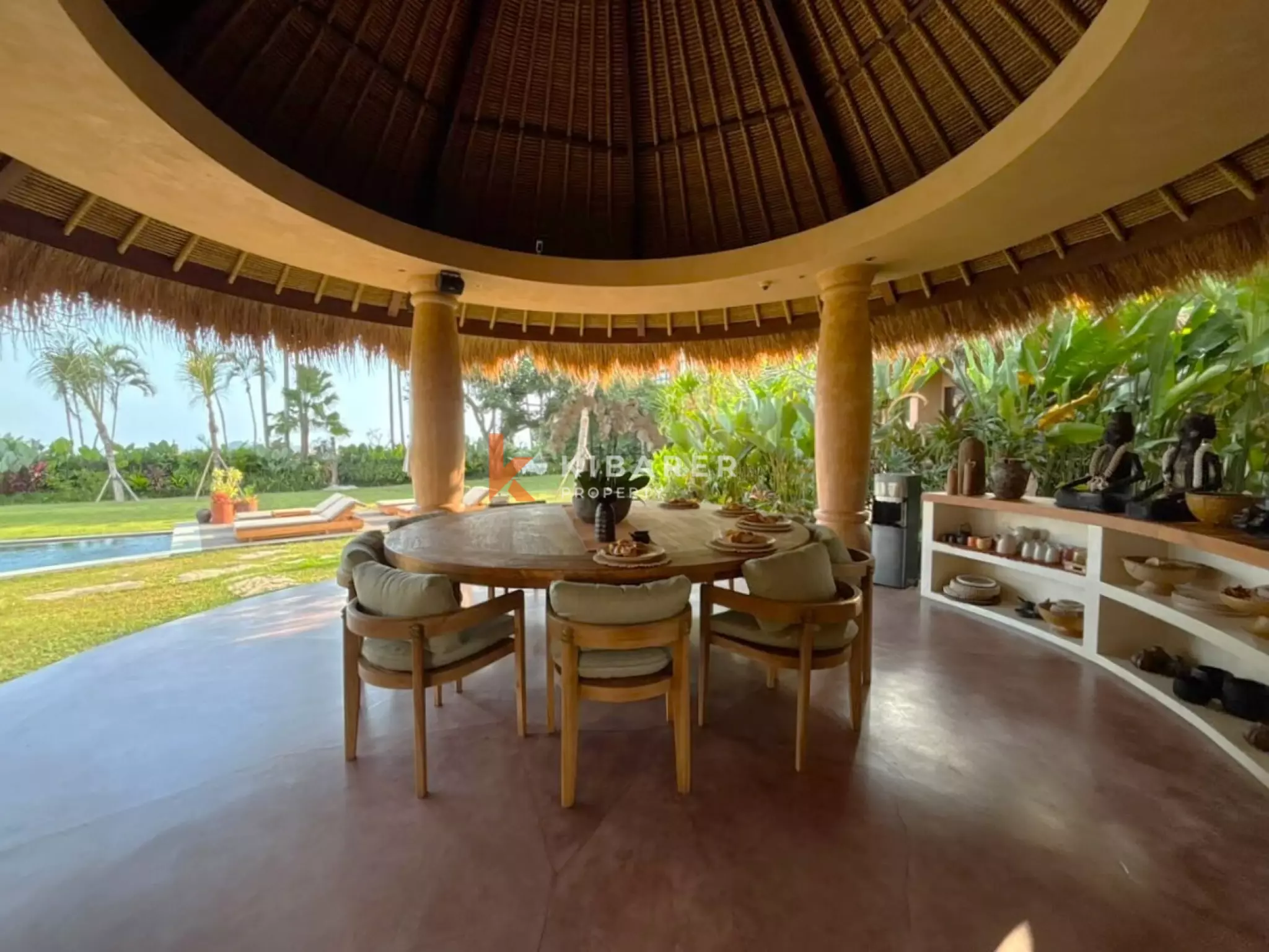 Architectural Tropical Estate – Five Bedroom Villa with Expansive Garden in Seseh — image 9
