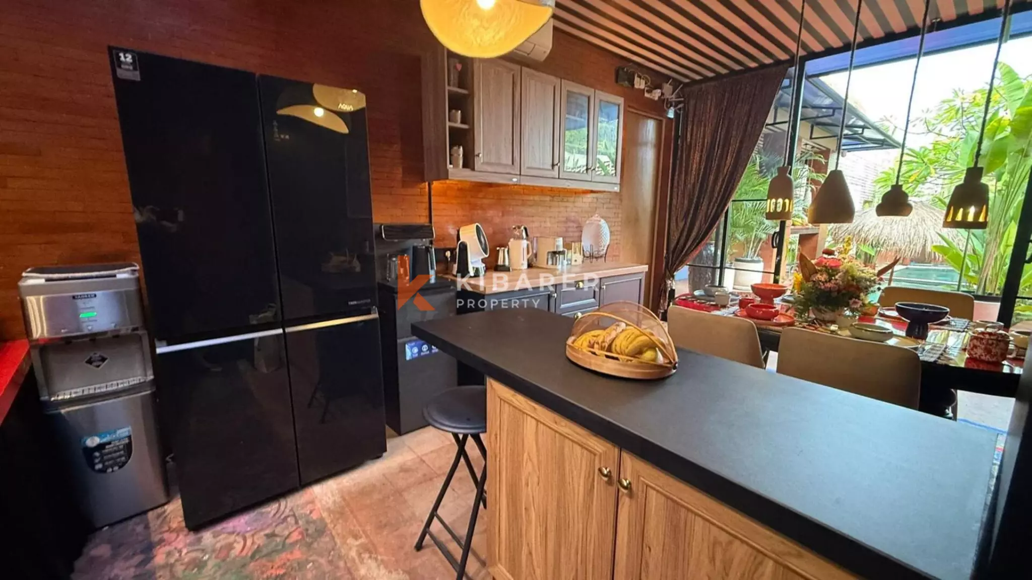 Tropical Five Bedroom Villa with Private Jacuzzi in Kayu Tulang — image 5