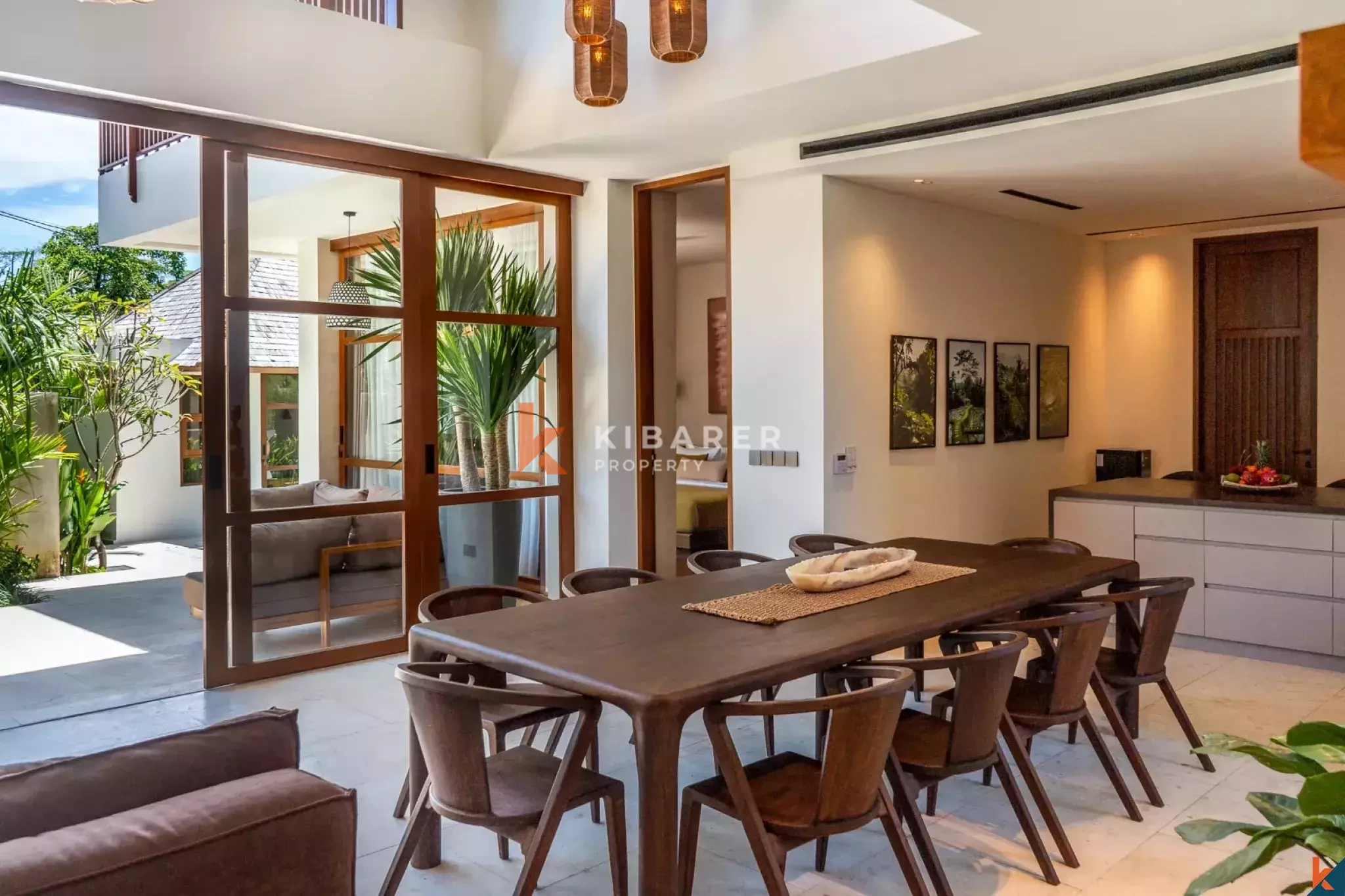 Magnificent Private Villa with Six Bedrooms Near Nyanyi Beach — image 5