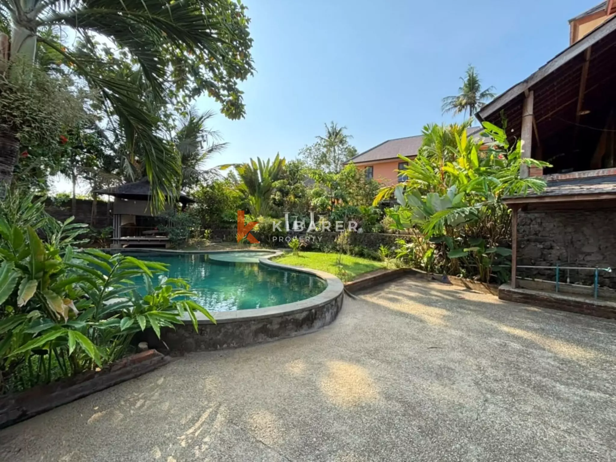 Private 4-Bedroom Villa with Garden in Gianyar — image 11