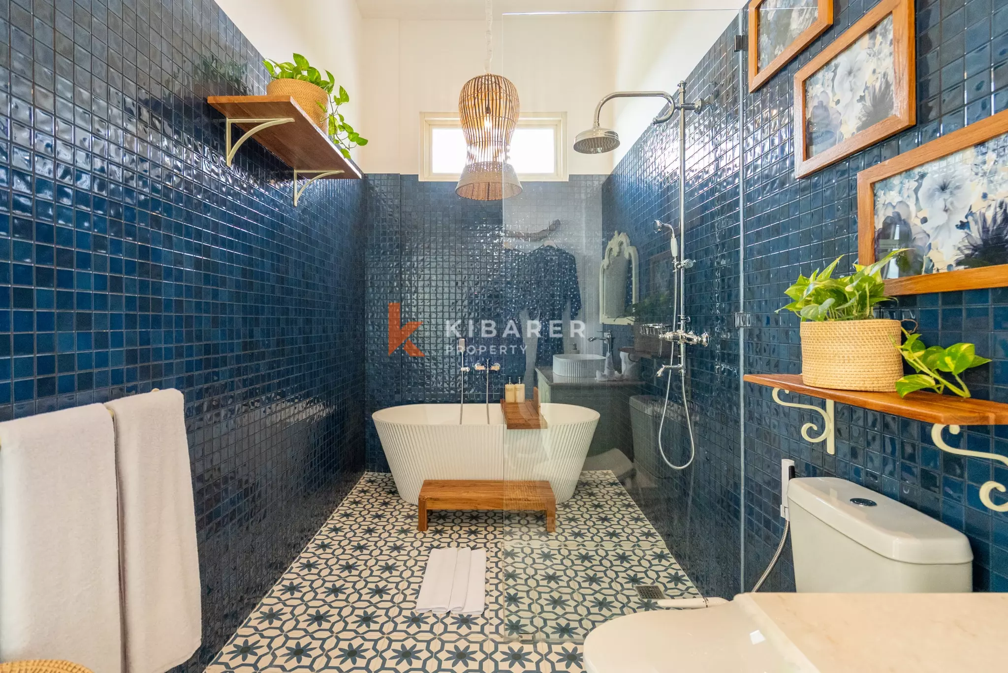 Impressive Six-Bedroom Luxury Villa with Spacious Living Room by the Pool in Canggu — image 17
