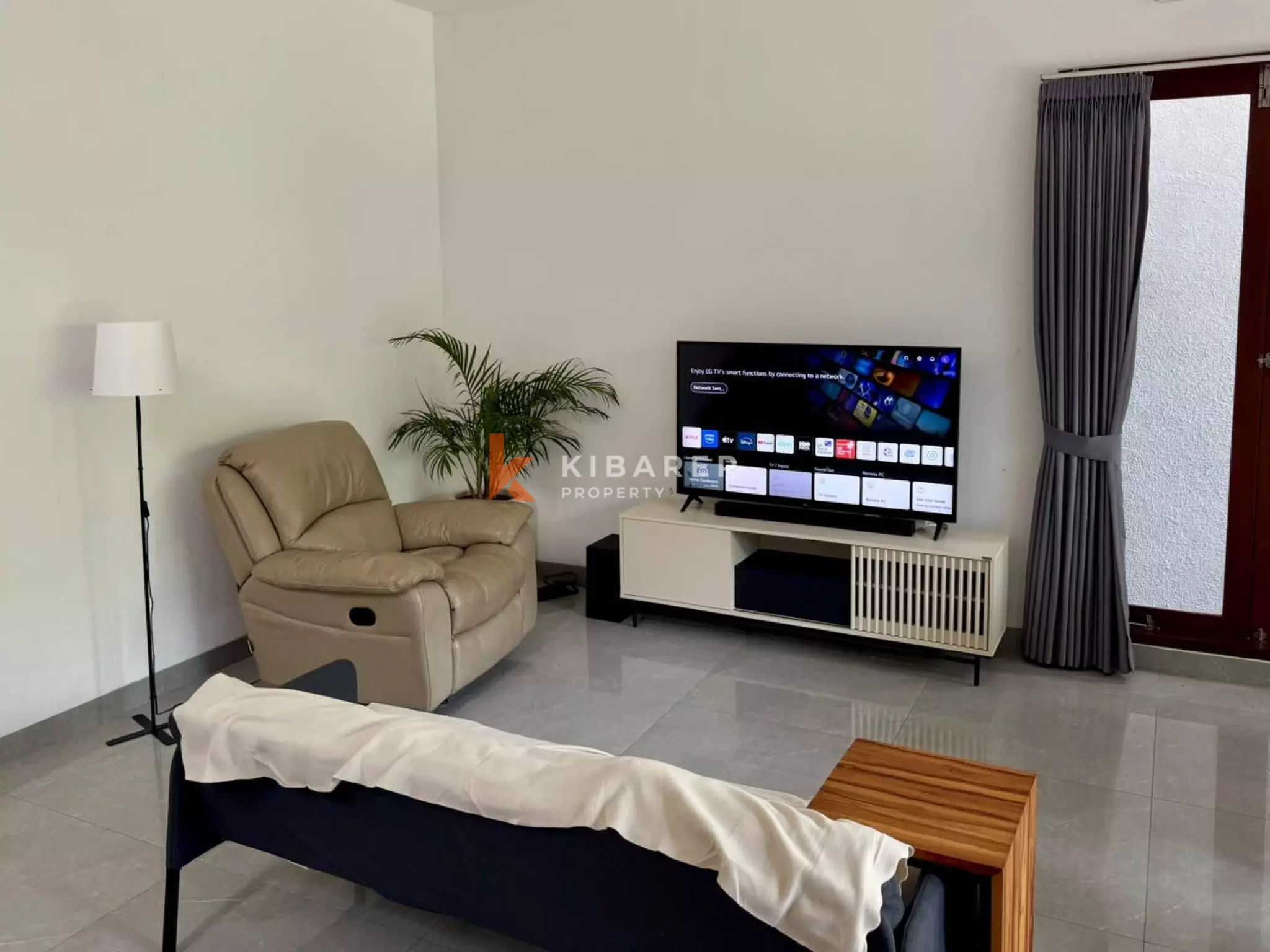 Minimalist Seaside Villa with Three Bedrooms in Seseh — image 7