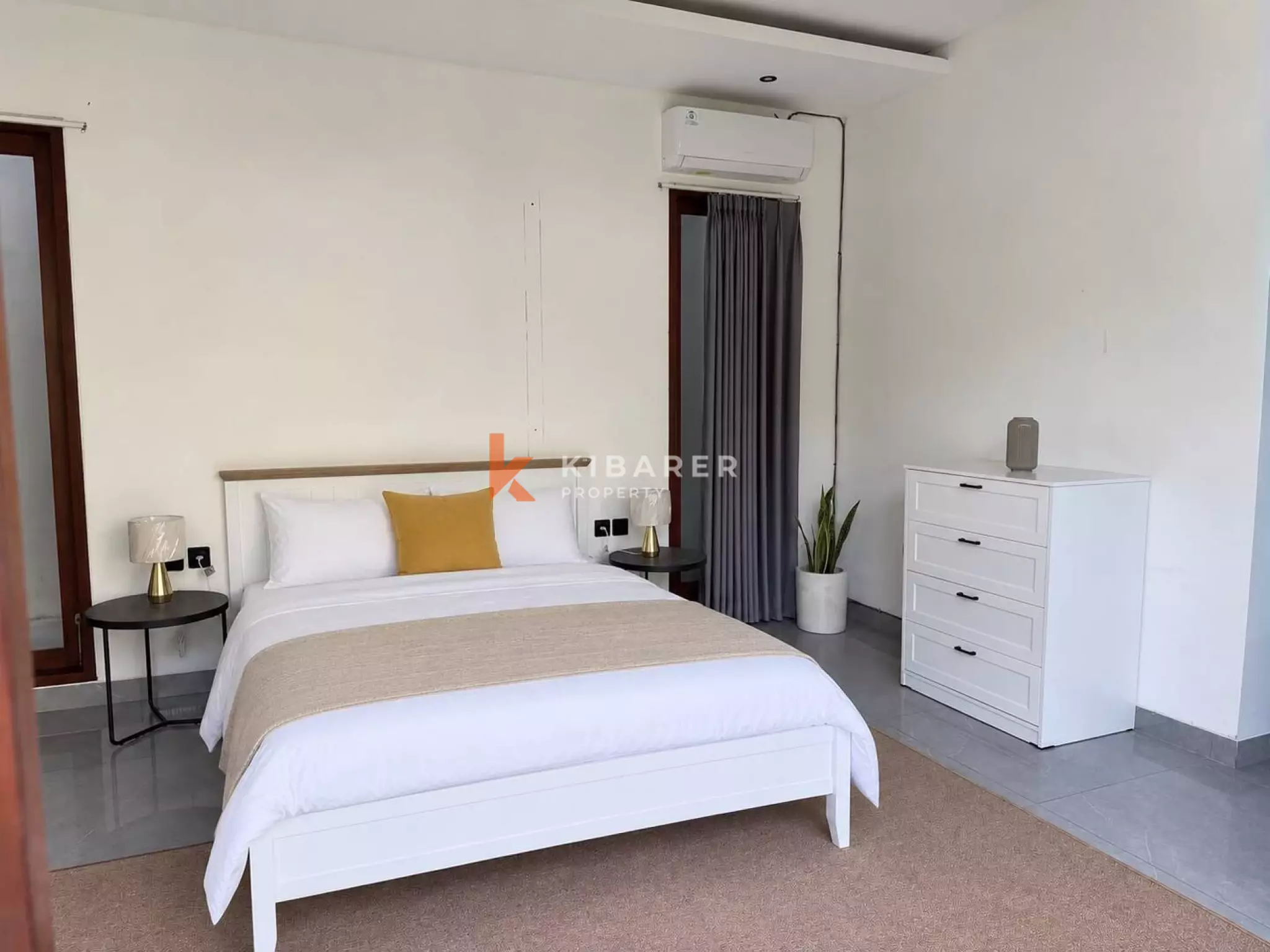 Minimalist Seaside Villa with Three Bedrooms in Seseh — image 11