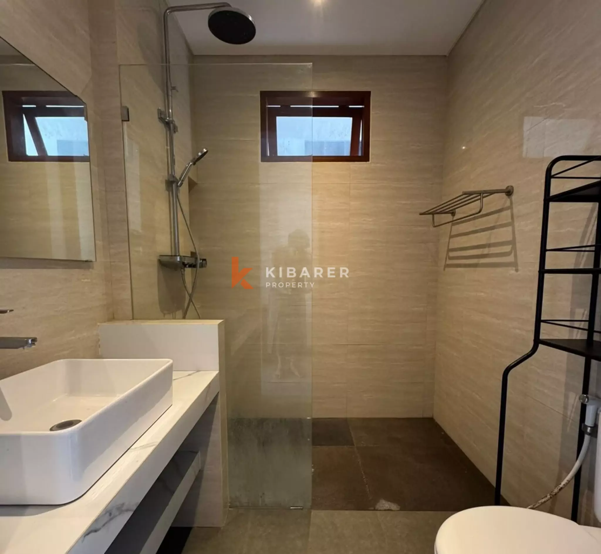 Minimalist Seaside Villa with Three Bedrooms in Seseh — image 4