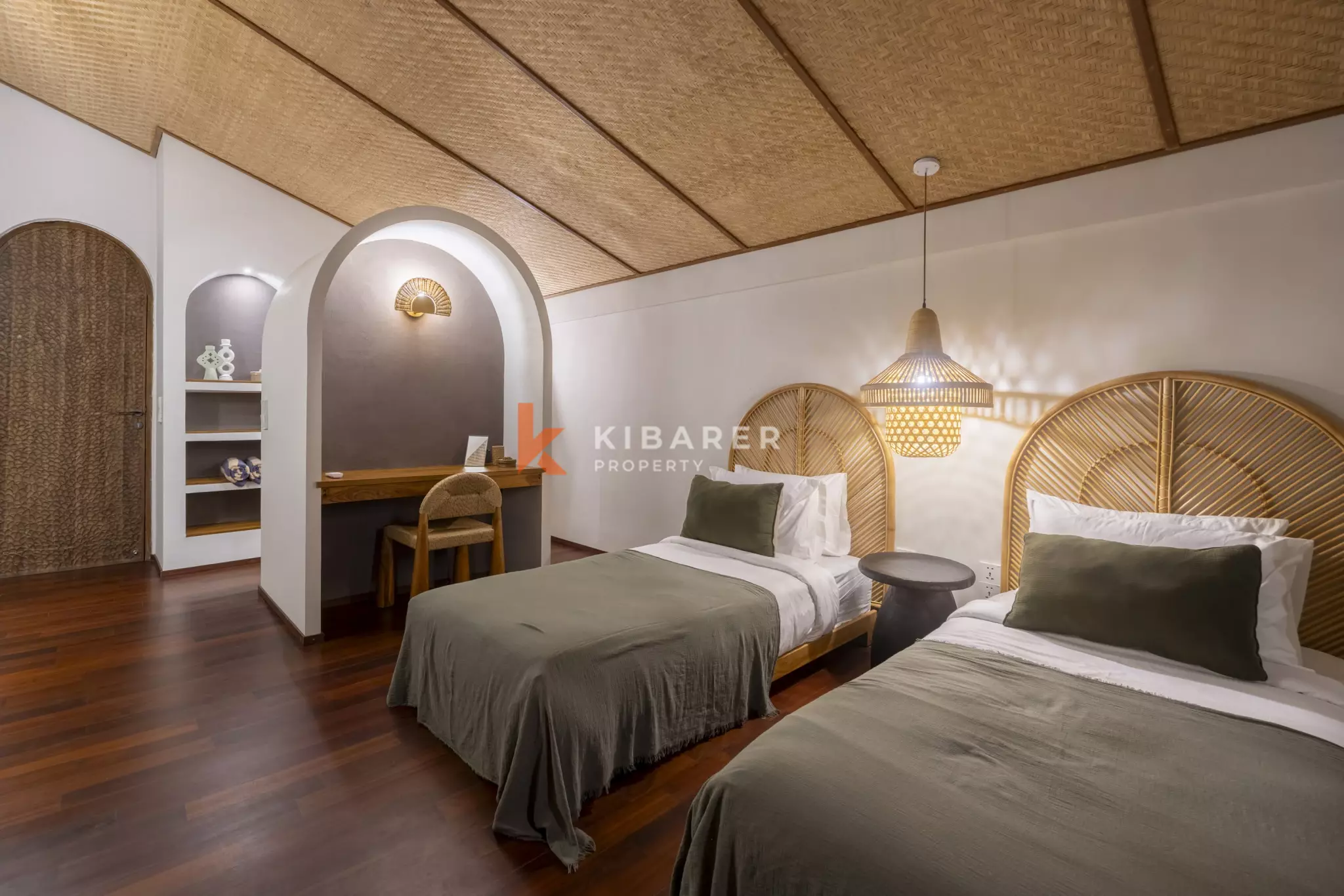 Tropical Paradise: Three-Bedroom Villa with Private Pool & Garden in Kerobokan — image 13