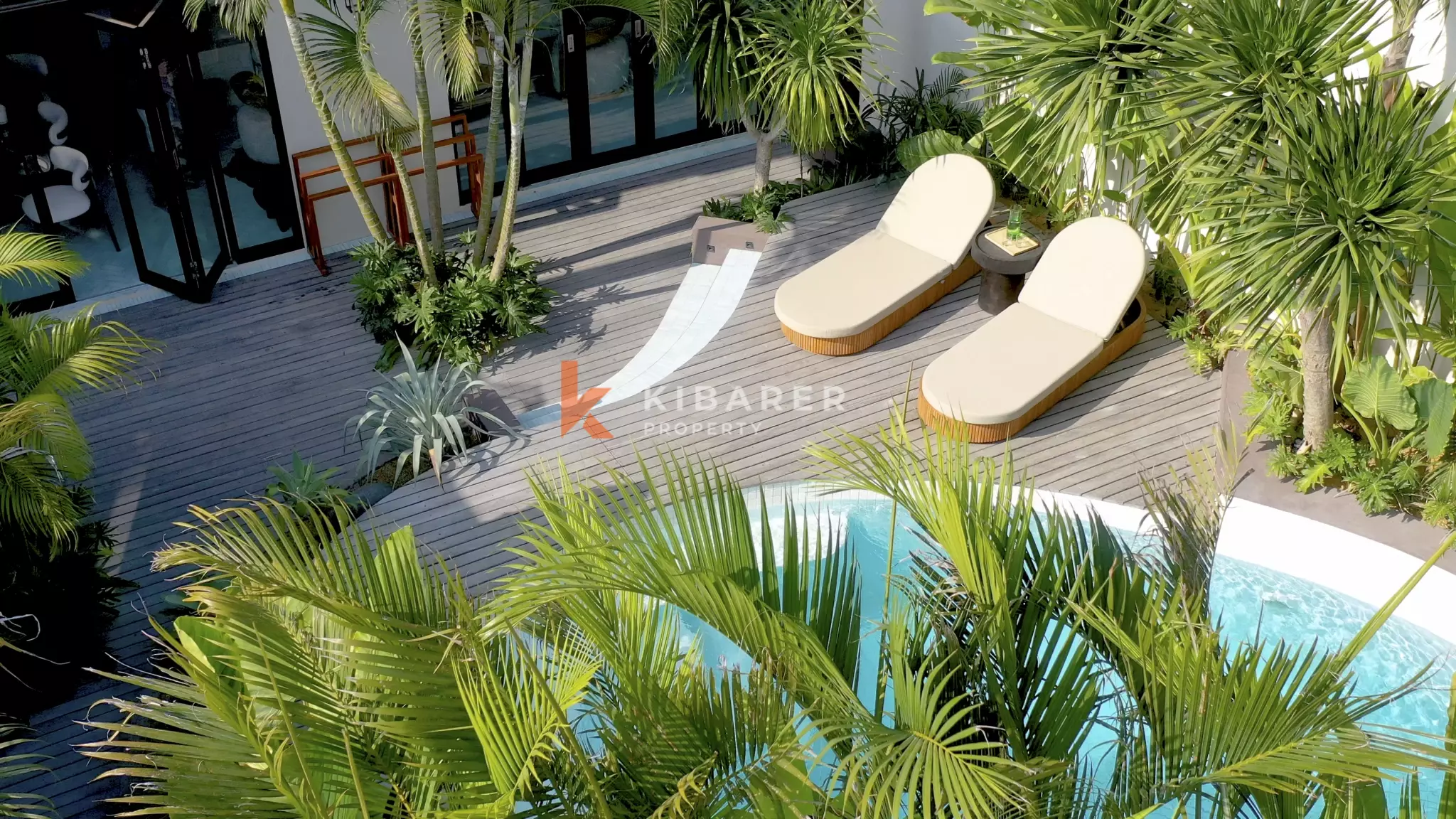 Tropical Paradise: Three-Bedroom Villa with Private Pool & Garden in Kerobokan — image 6
