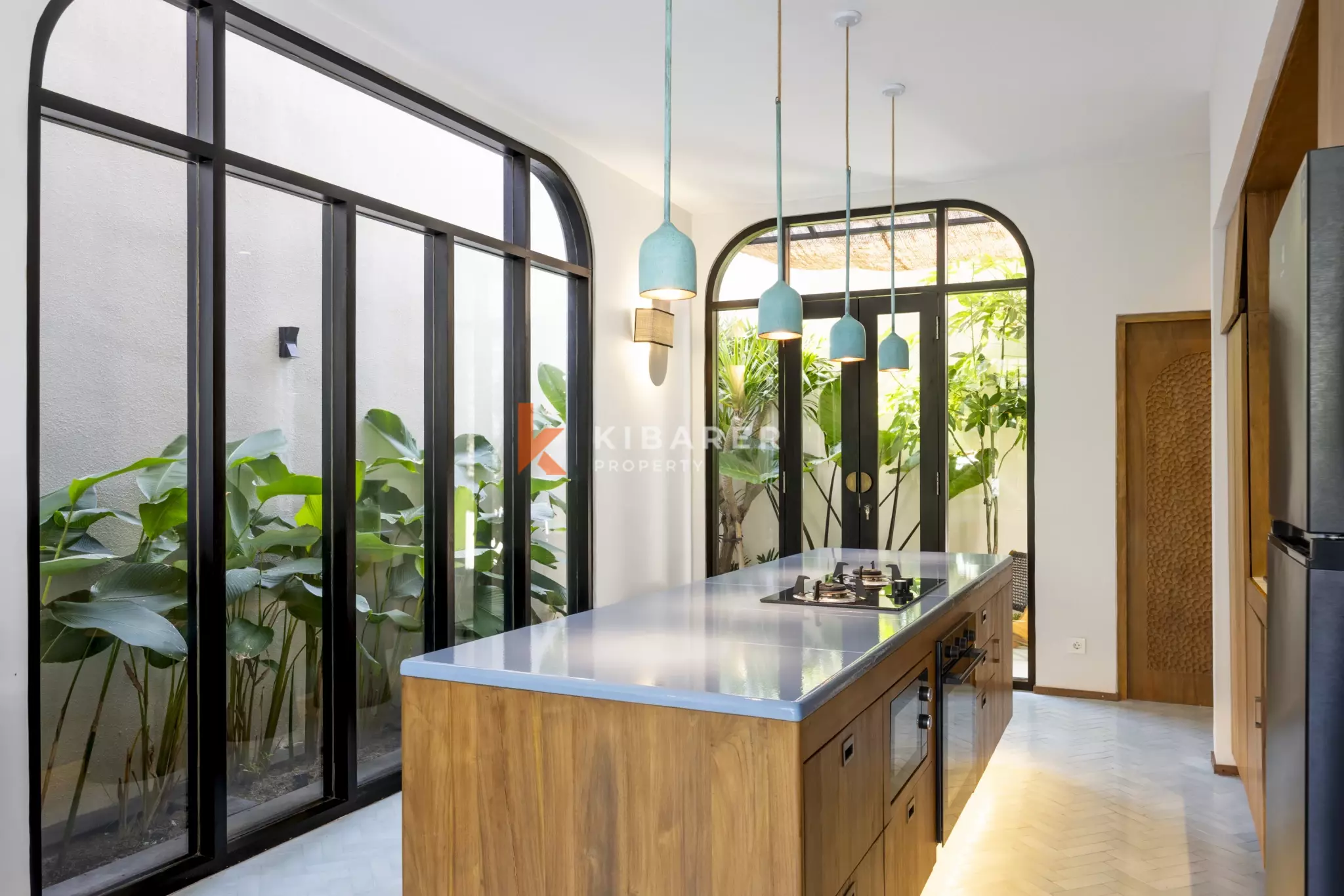 Tropical Paradise: Three-Bedroom Villa with Private Pool & Garden in Kerobokan — image 16