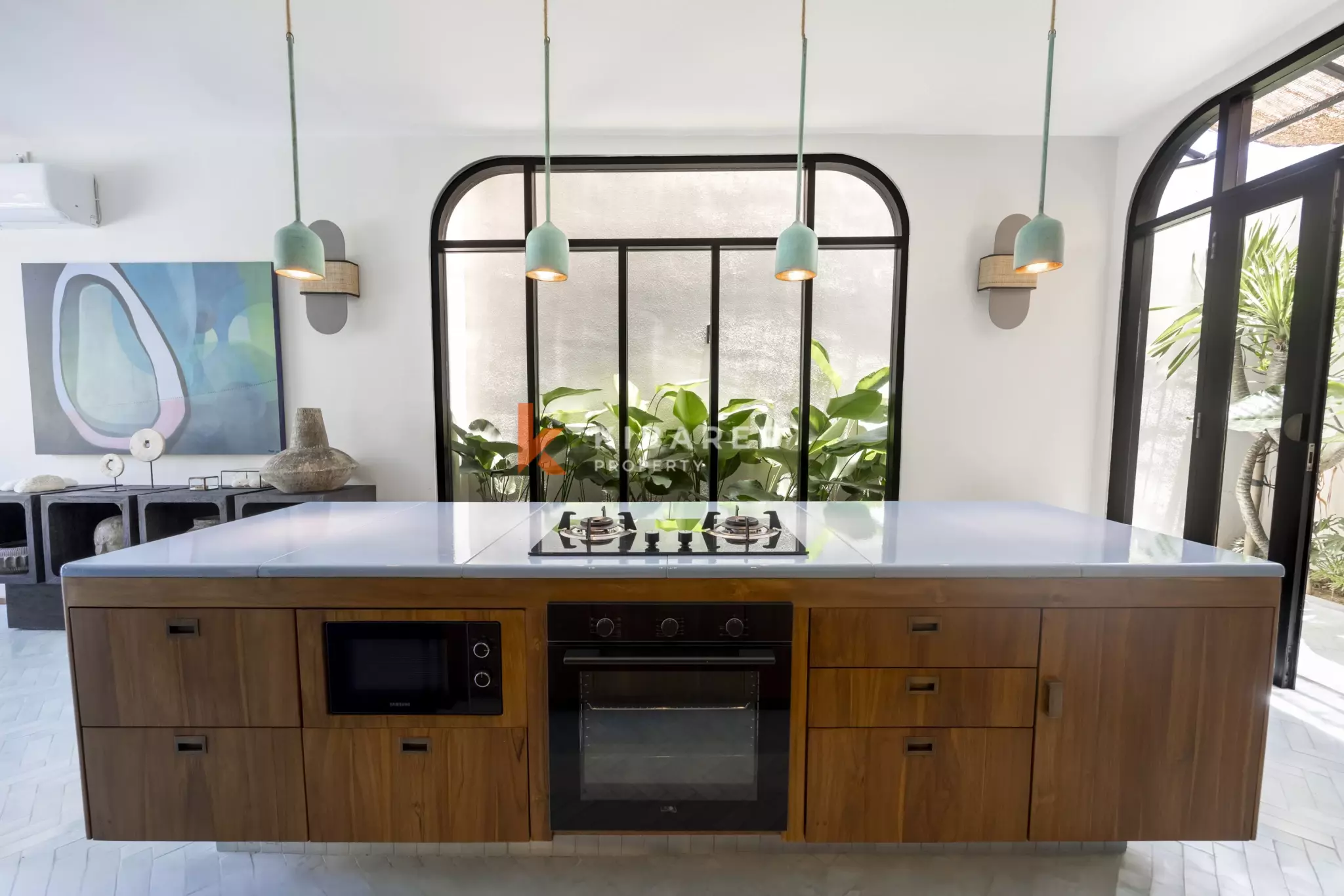 Tropical Paradise: Three-Bedroom Villa with Private Pool & Garden in Kerobokan — image 9
