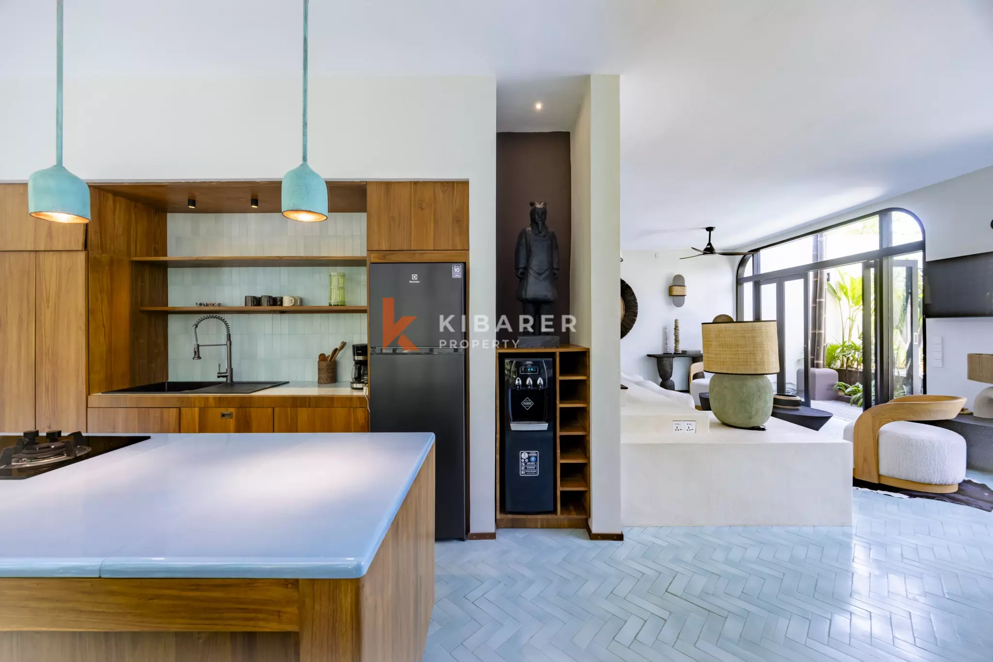Tropical Paradise: Three-Bedroom Villa with Private Pool & Garden in Kerobokan — image 10