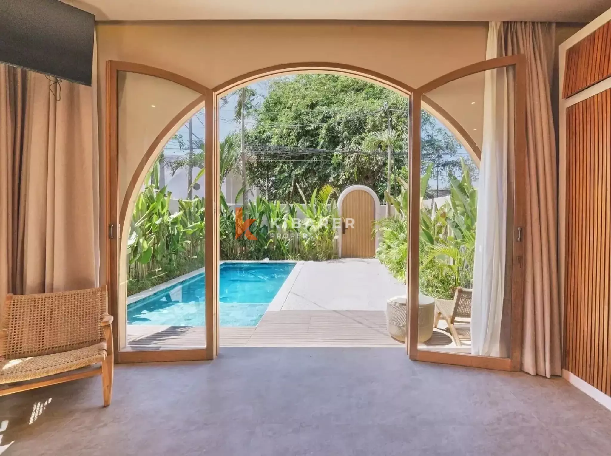 Tropical One-Bedroom Pool Villa with Elegant Design in Uluwatu — image 3