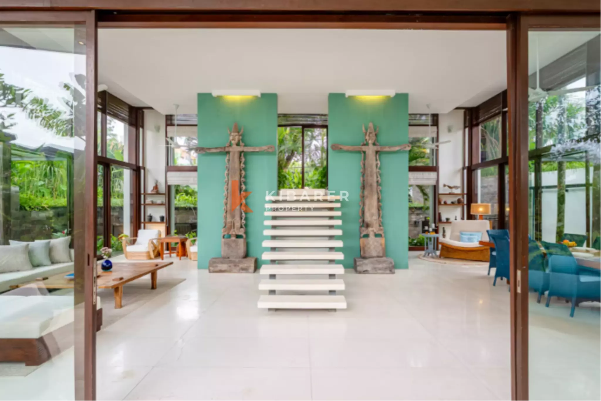 Quiet Luxury Three Bedroom Villa with Sauna & Gym in Canggu — image 3