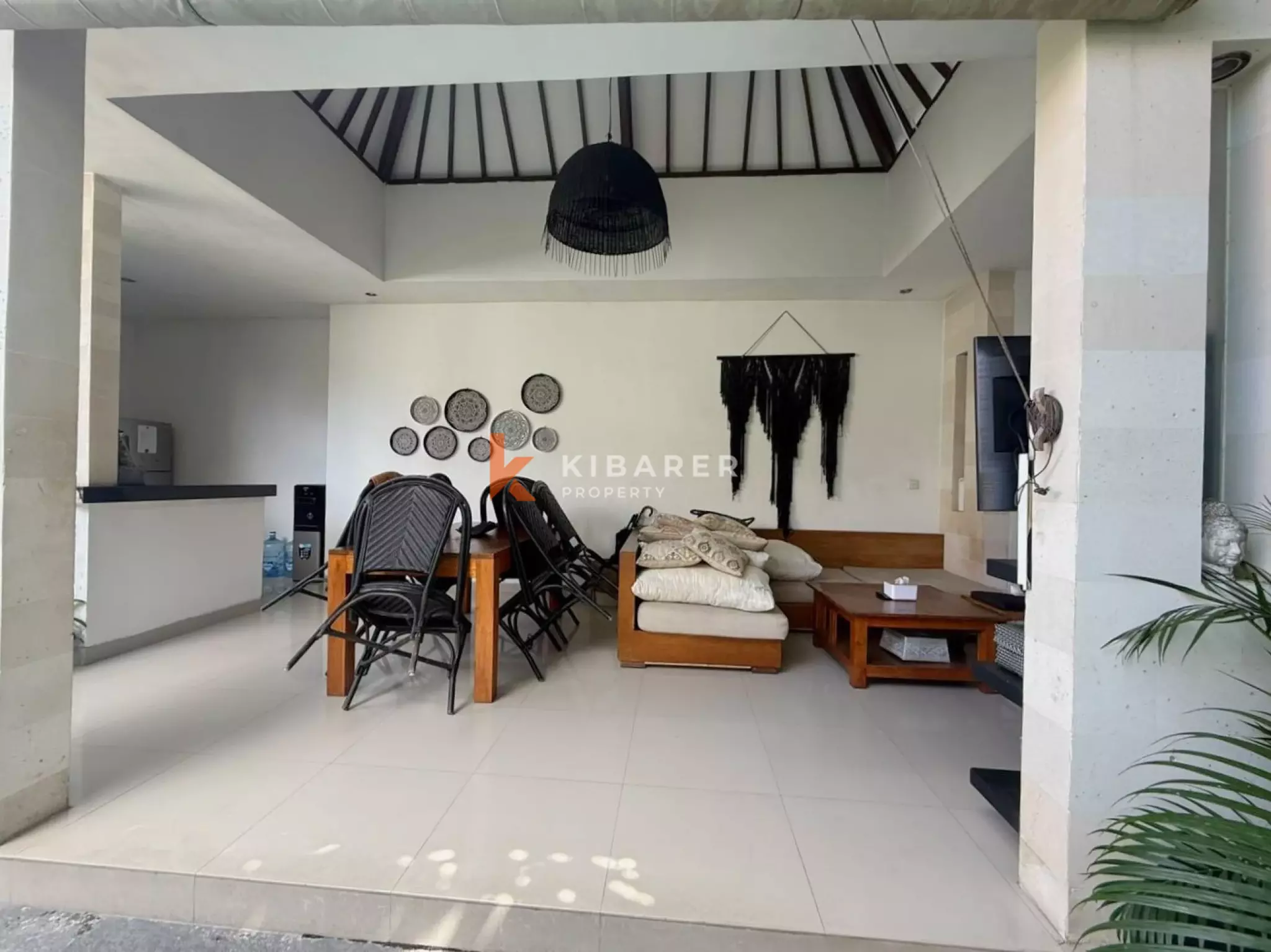 Peaceful Tropical Retreat with Three Bedrooms in the Heart of Seminyak — image 6