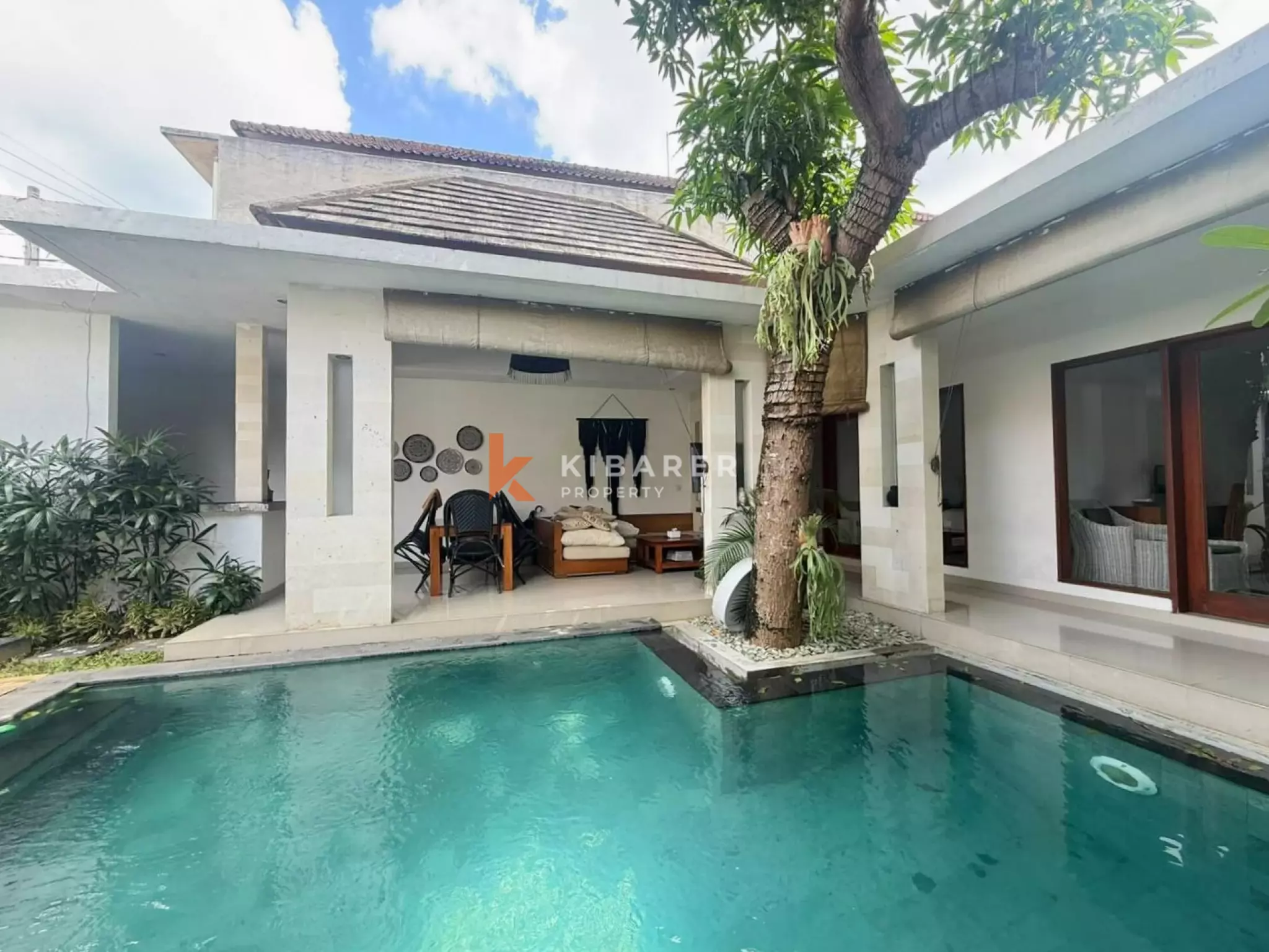 Peaceful Tropical Retreat with Three Bedrooms in the Heart of Seminyak — image 1