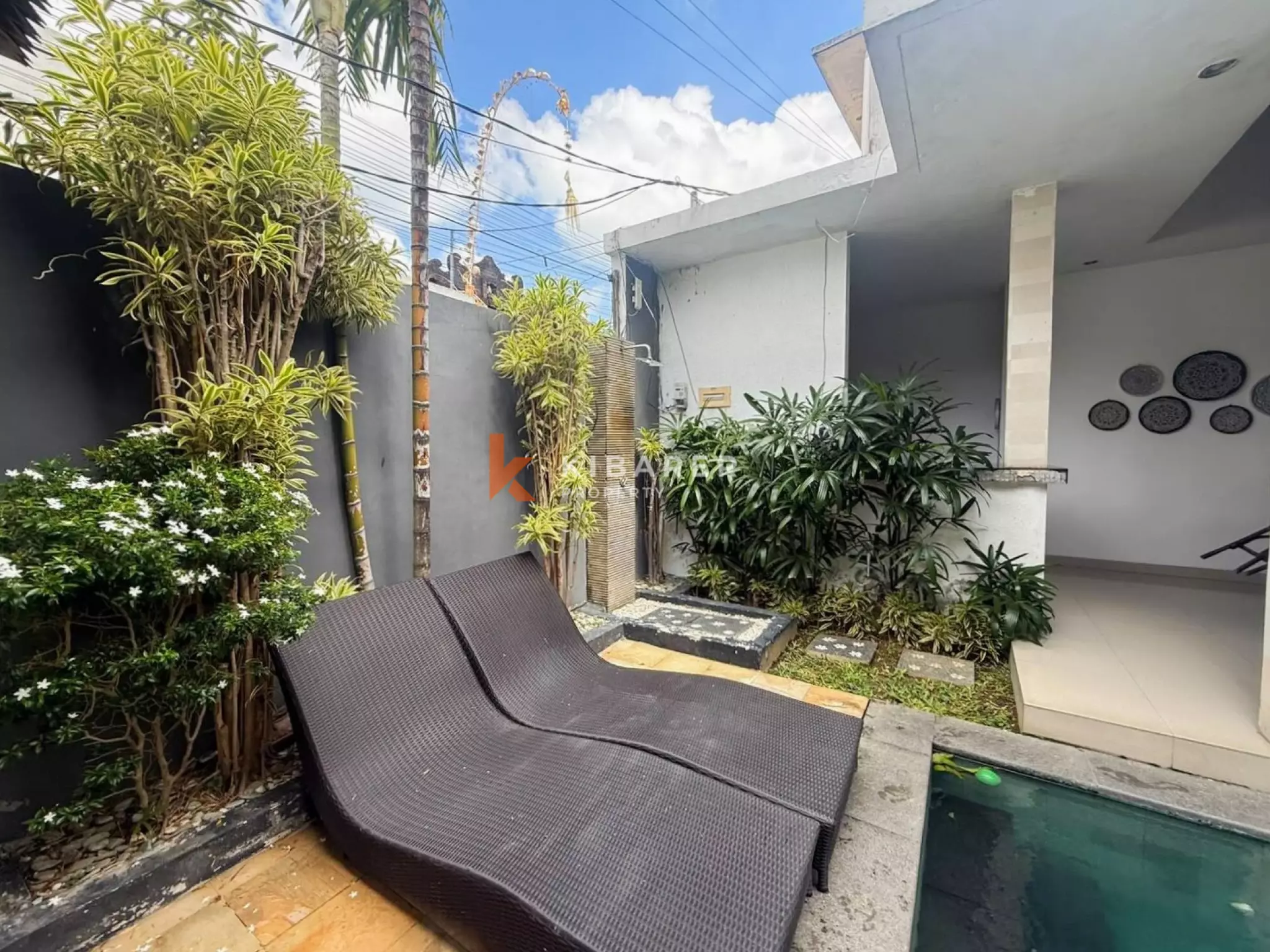 Peaceful Tropical Retreat with Three Bedrooms in the Heart of Seminyak — image 3
